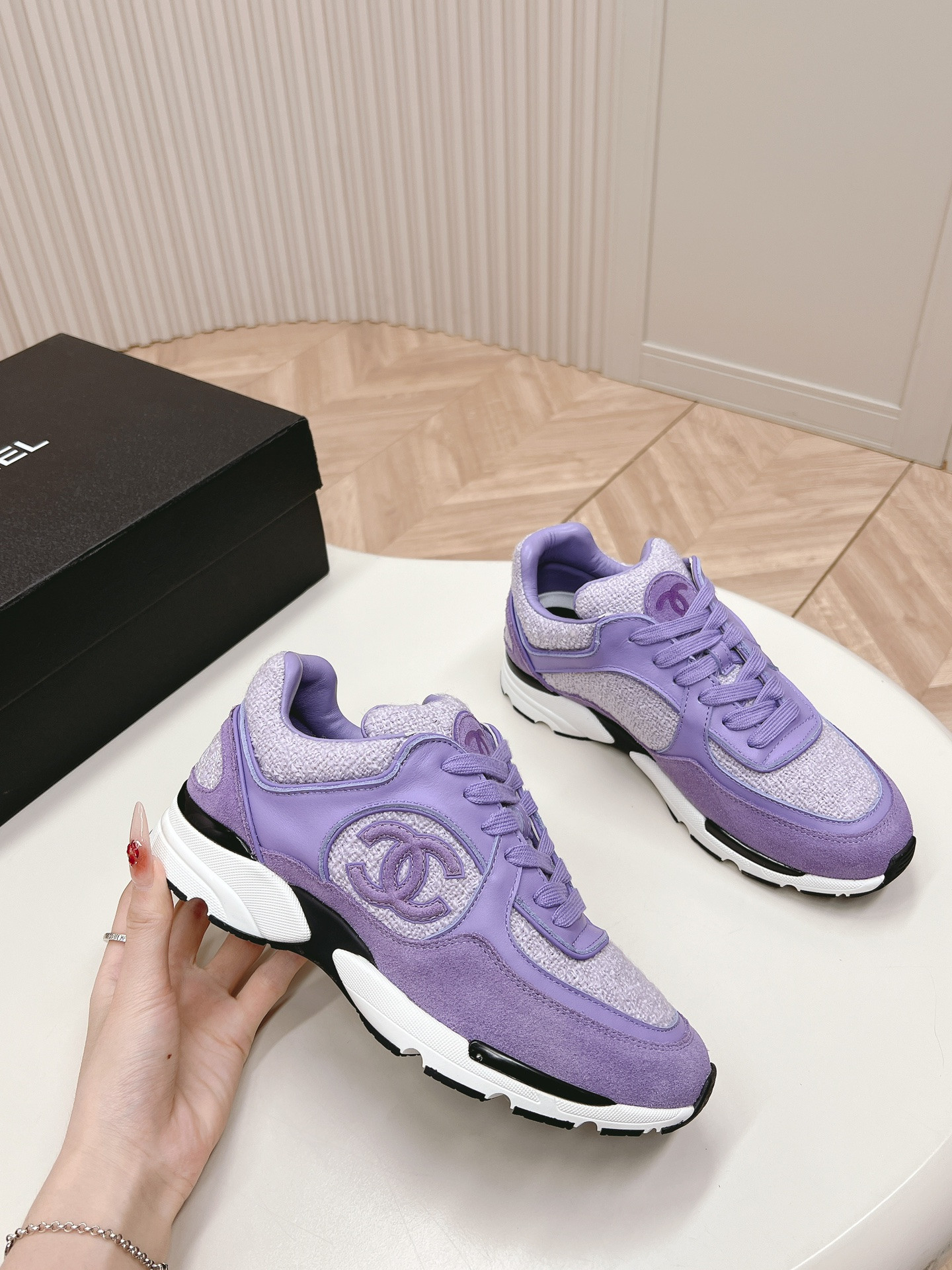 UA Ch*el SNEAKER