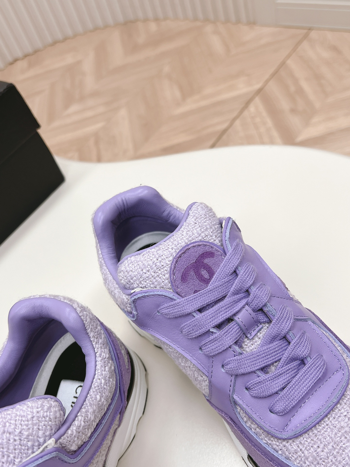 UA Ch*el SNEAKER
