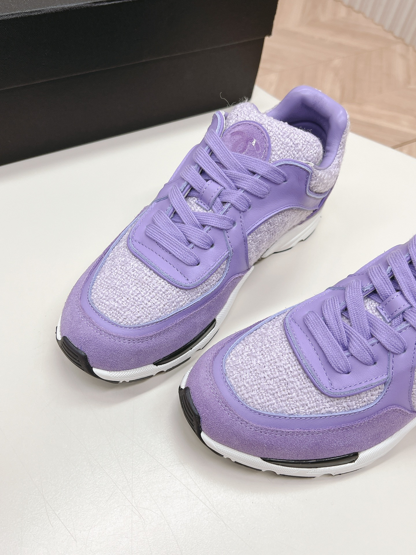 UA Ch*el SNEAKER