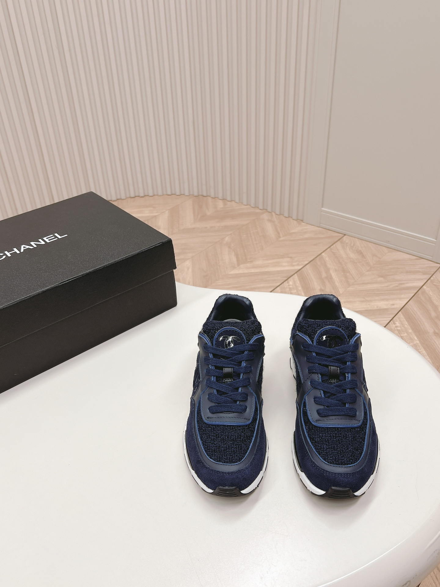 UA Ch*el SNEAKER