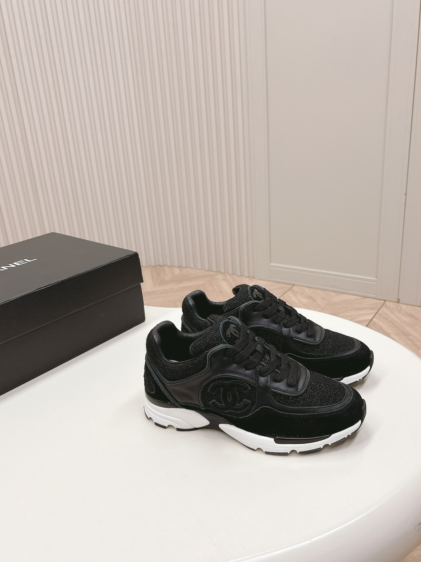 UA Ch*el SNEAKER