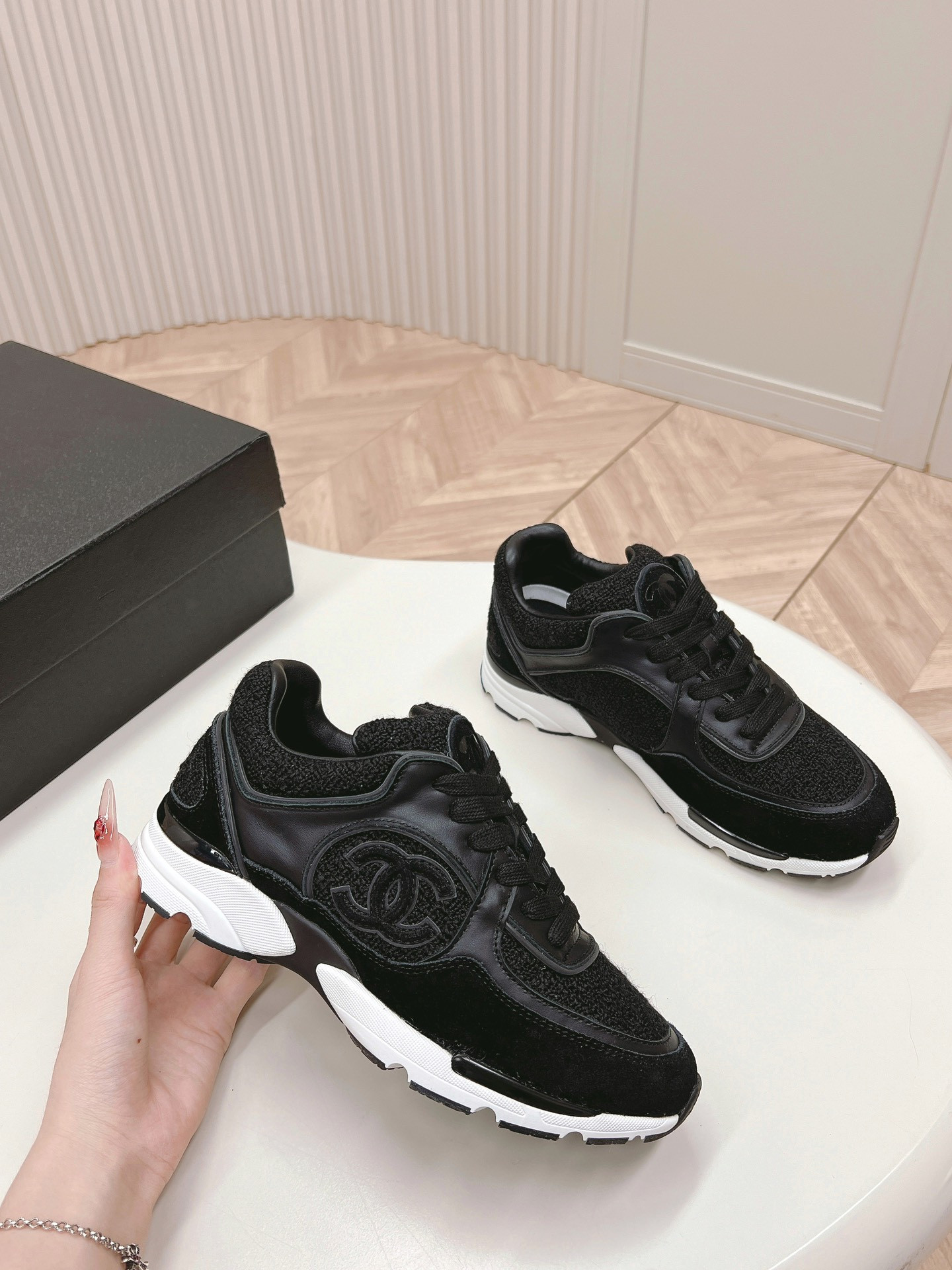 UA Ch*el SNEAKER