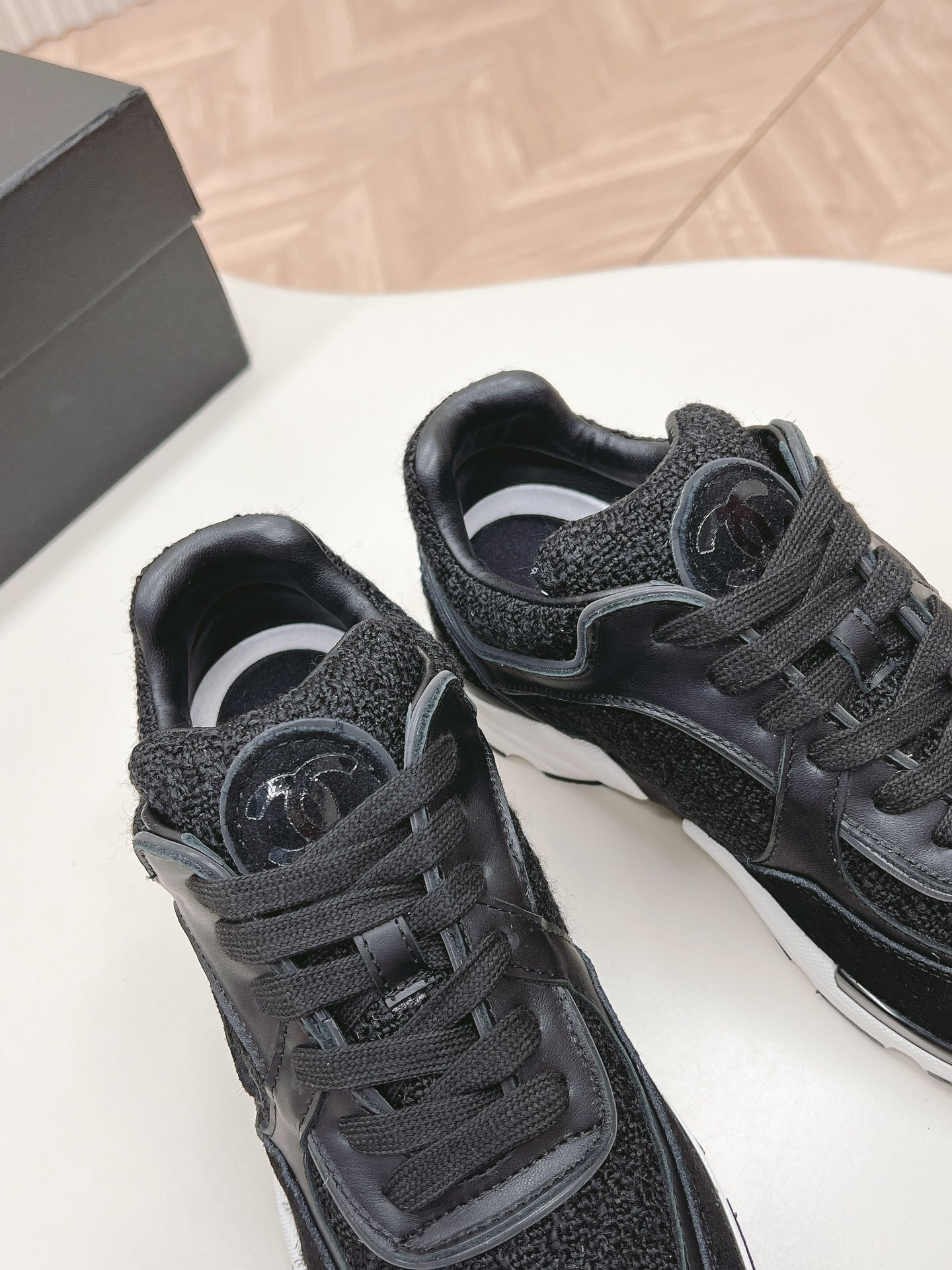 UA Ch*el SNEAKER