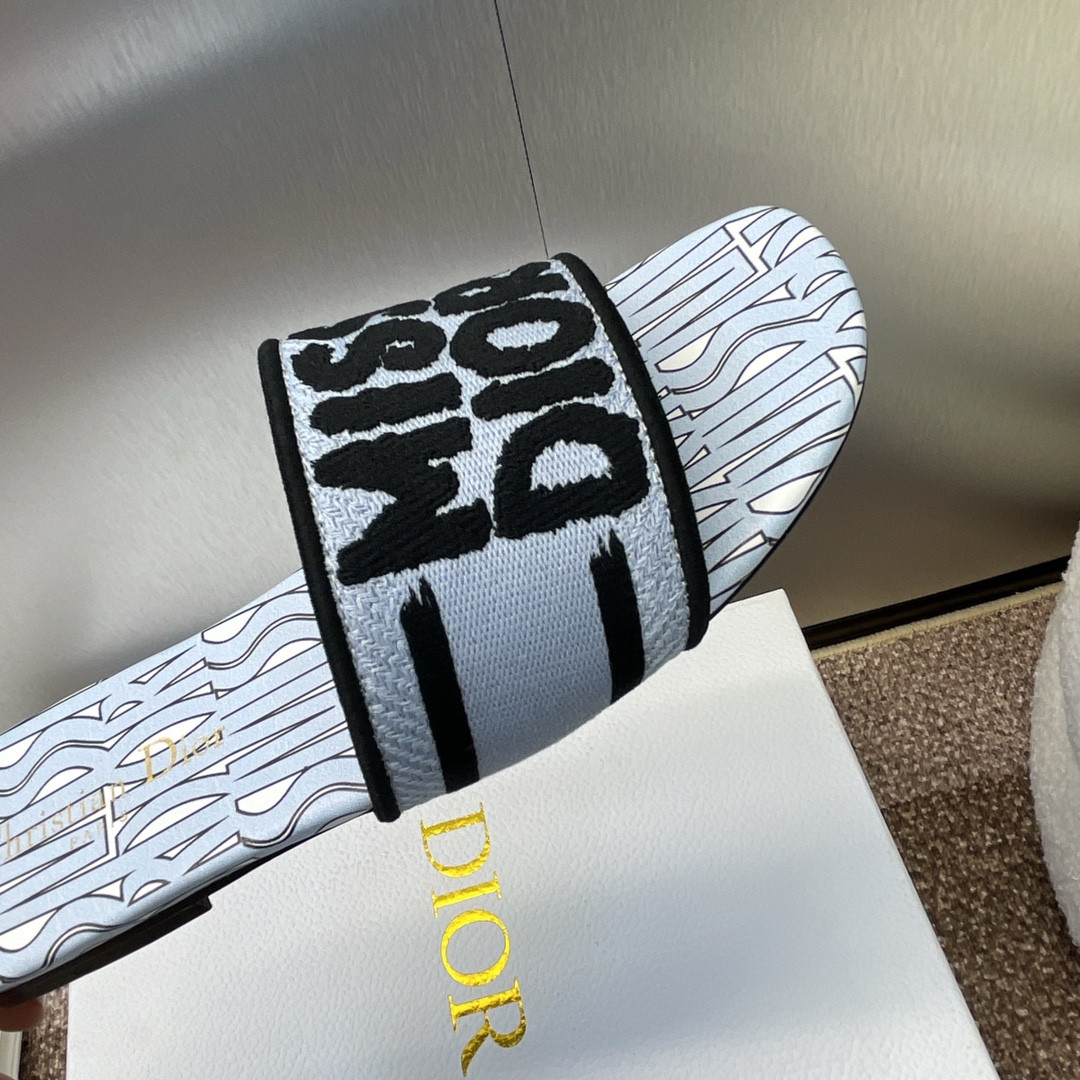 UA D*0r Dway Slide