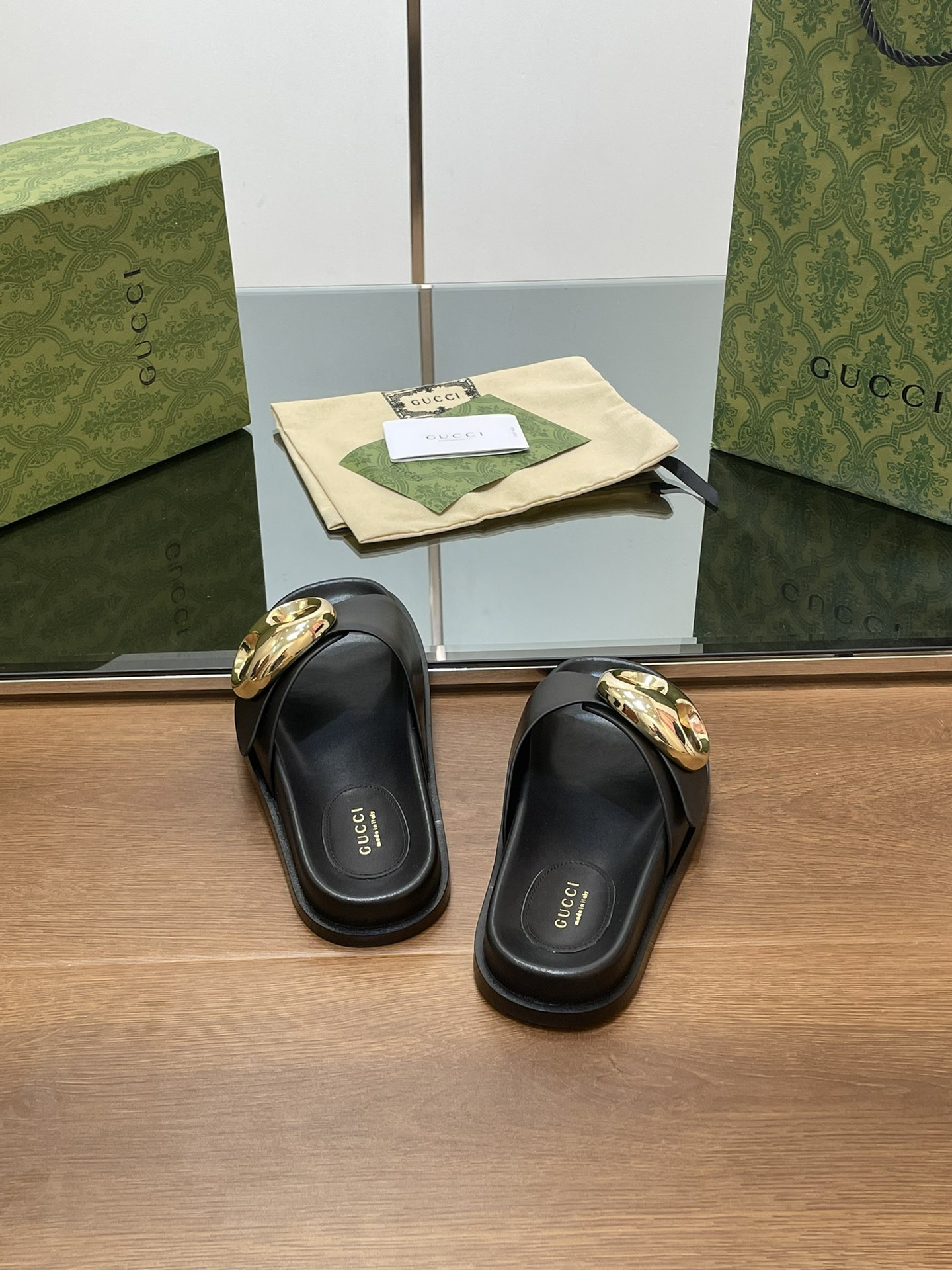 UA G*u*i MARINA CHAIN SLIDE SANDAL