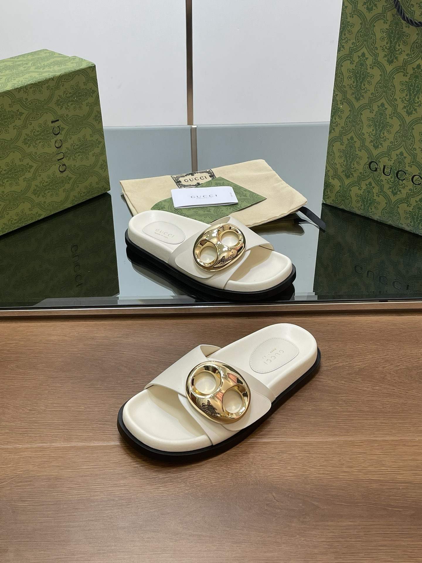 UA G*u*i MARINA CHAIN SLIDE SANDAL