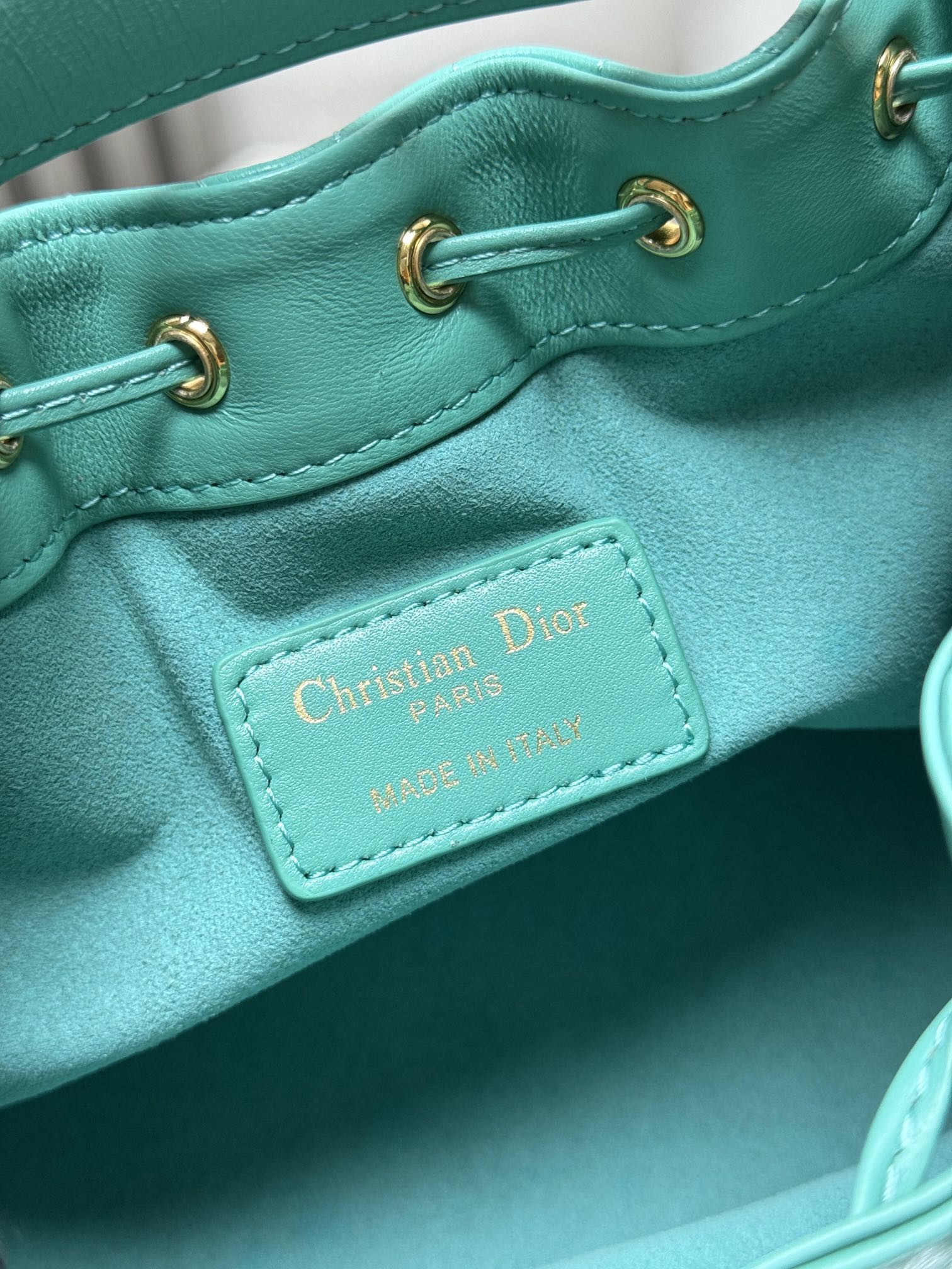 Small D*0r Jolie Bucket Bag 17 x 16 x 10.5 cm