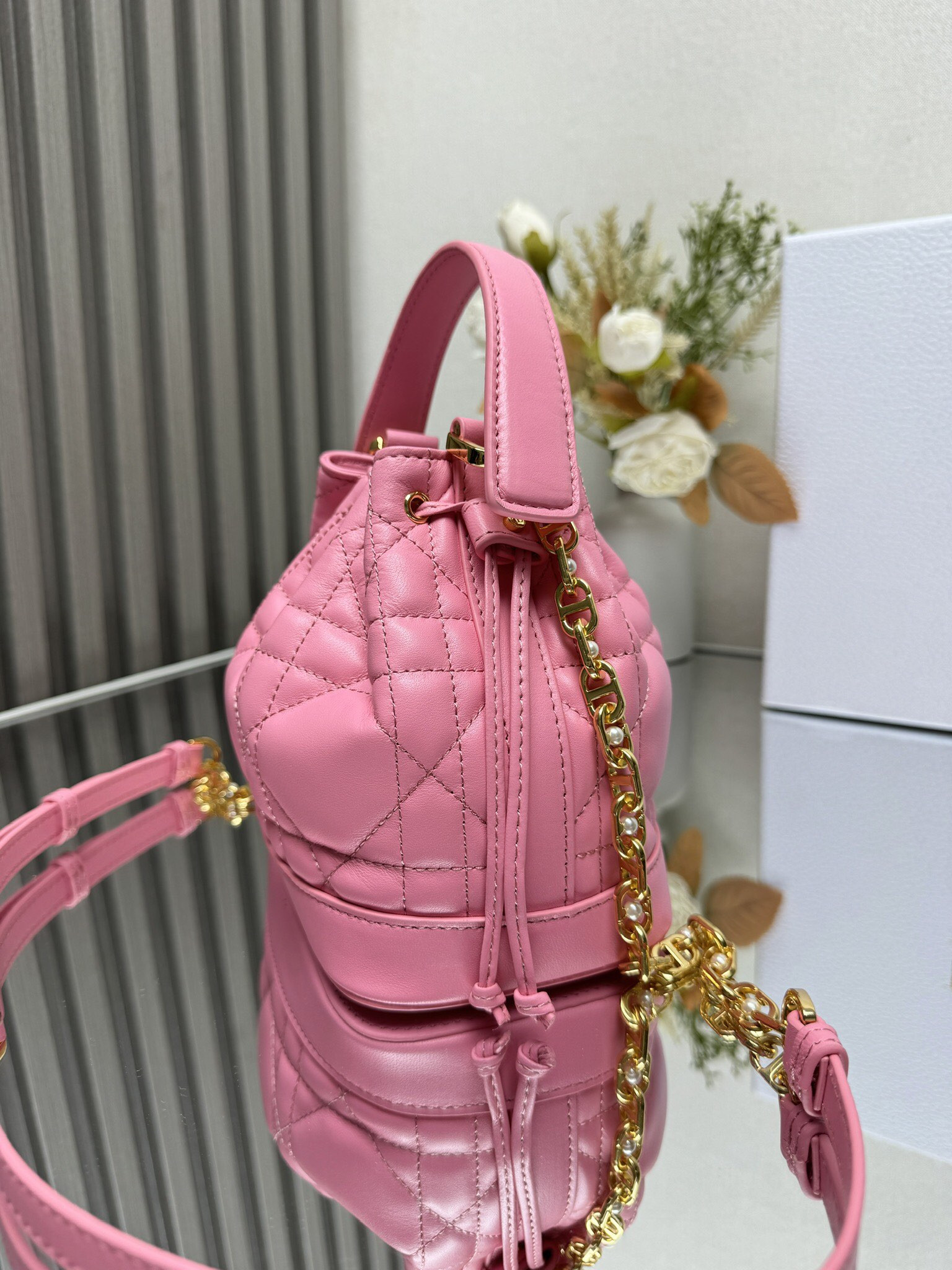 Small D*0r Jolie Bucket Bag 17 x 16 x 10.5 cm