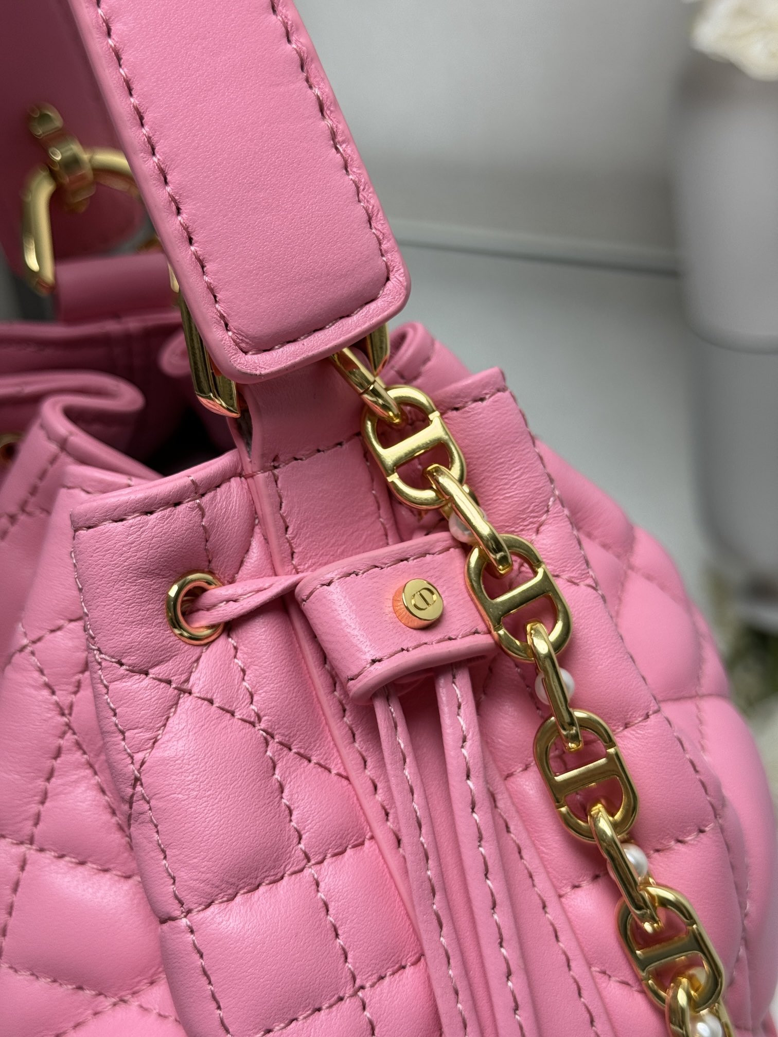 Small D*0r Jolie Bucket Bag 17 x 16 x 10.5 cm