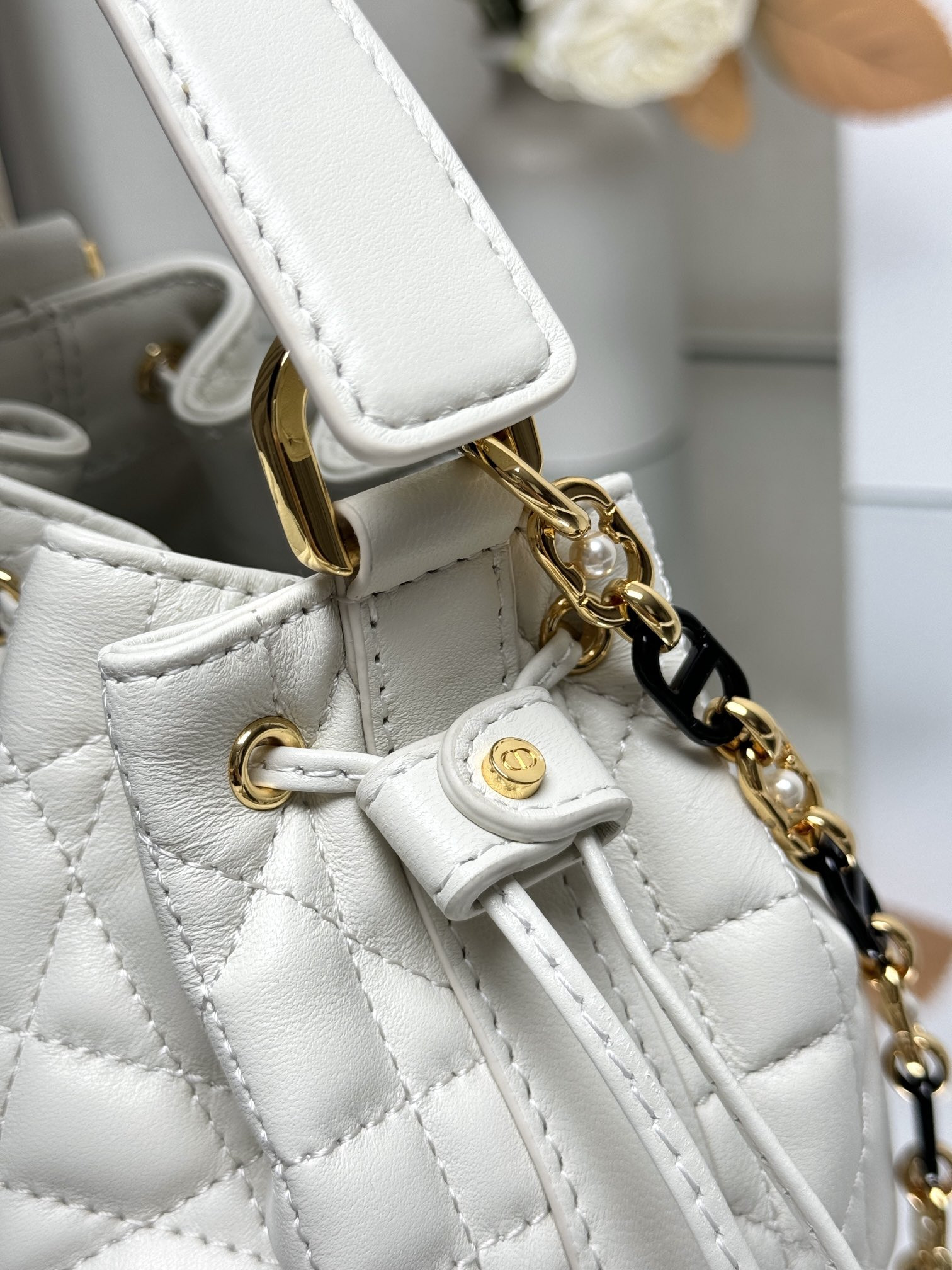Small D*0r Jolie Bucket Bag 17 x 16 x 10.5 cm