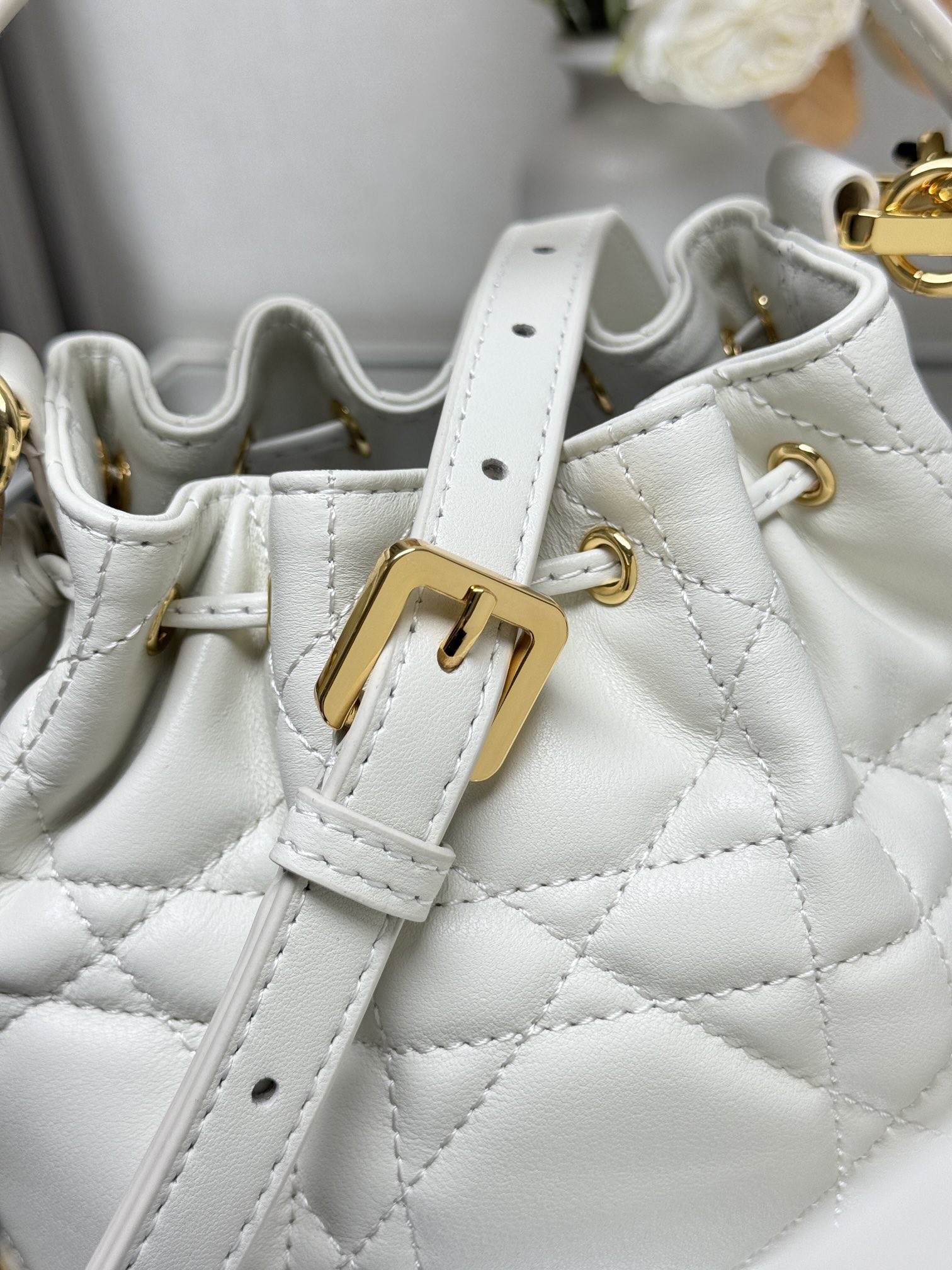 Small D*0r Jolie Bucket Bag 17 x 16 x 10.5 cm
