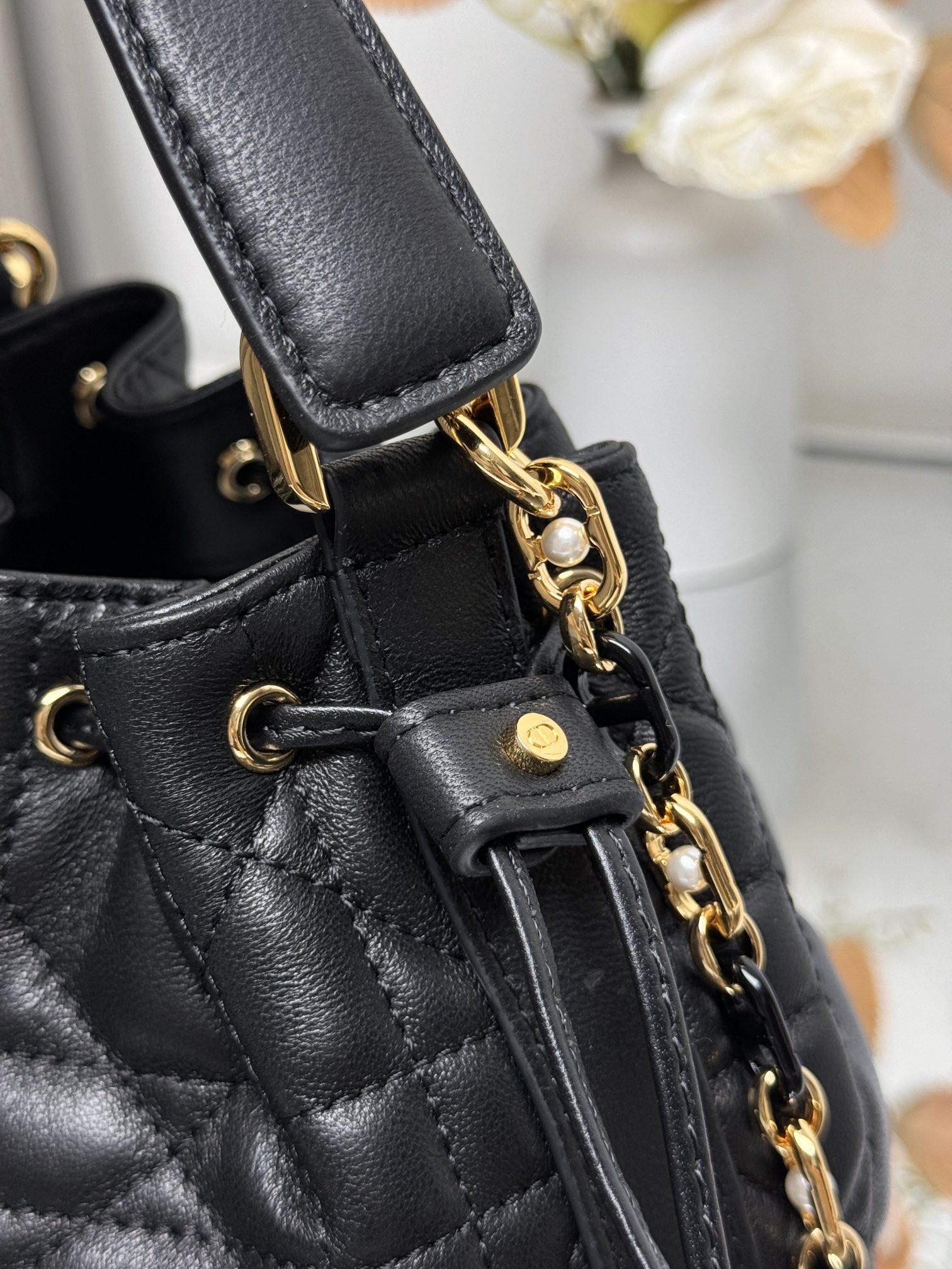 Small D*0r Jolie Bucket Bag 17 x 16 x 10.5 cm