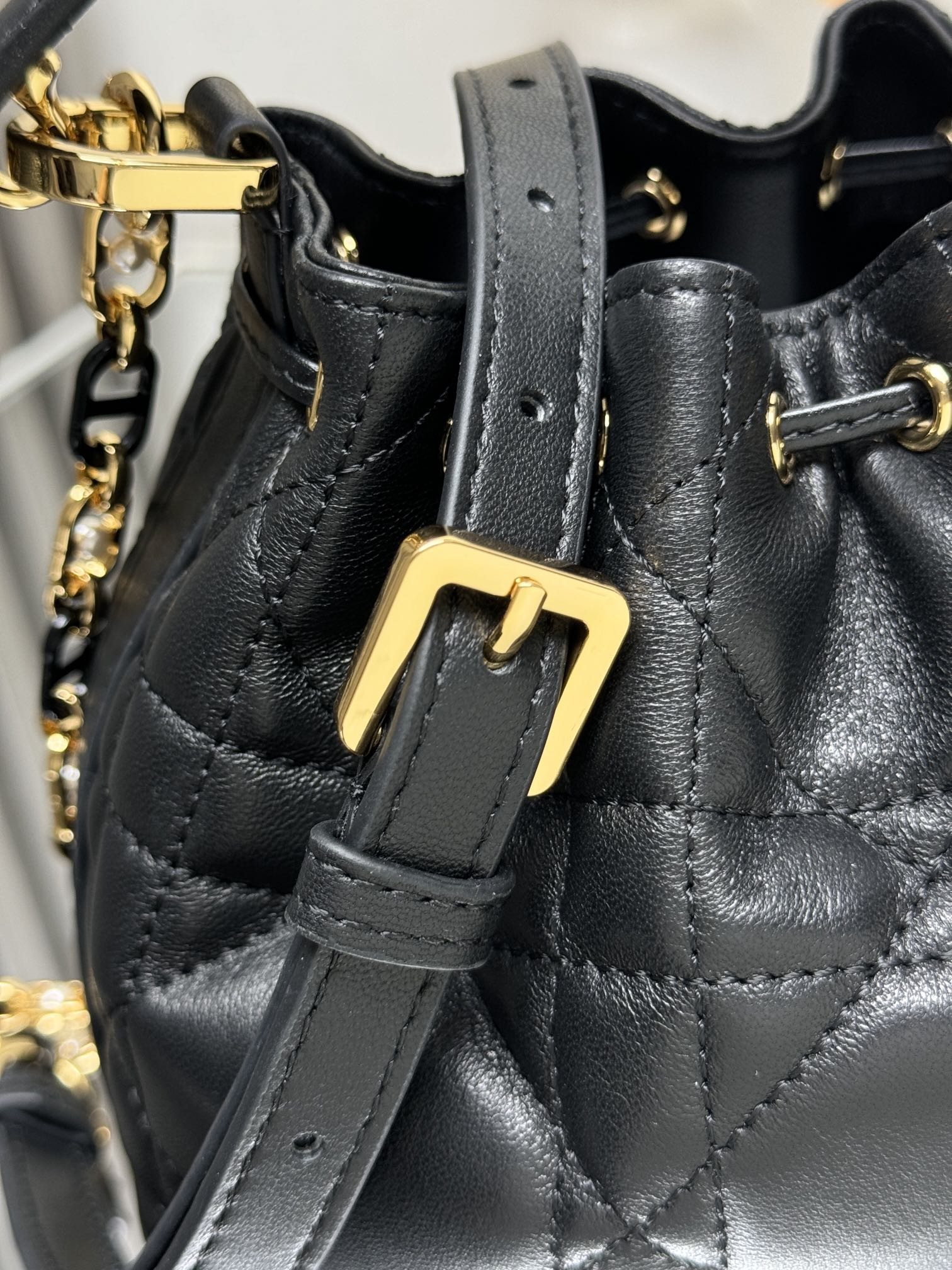 Small D*0r Jolie Bucket Bag 17 x 16 x 10.5 cm