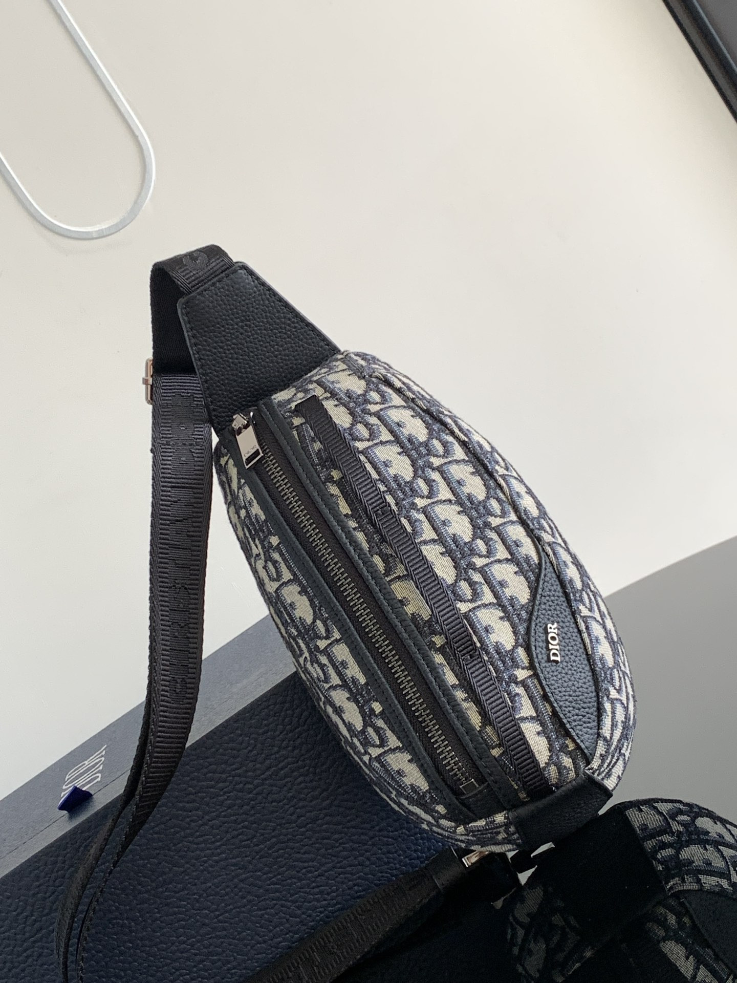 Mini D*0r Scarab Bag 28 x 12.2 x 3.8 cm