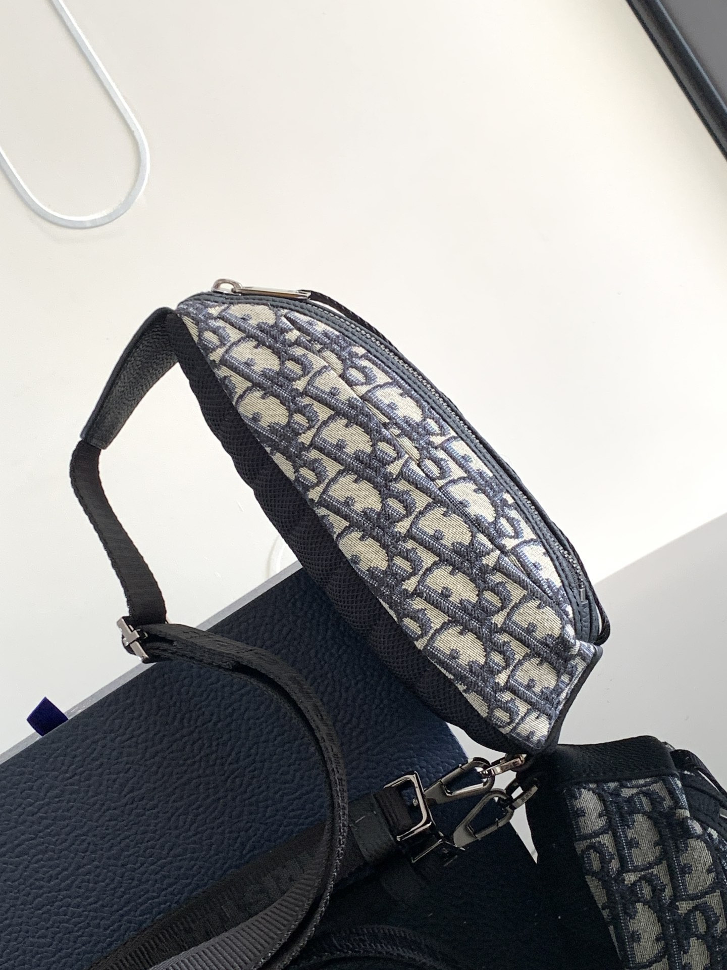 Mini D*0r Scarab Bag 28 x 12.2 x 3.8 cm