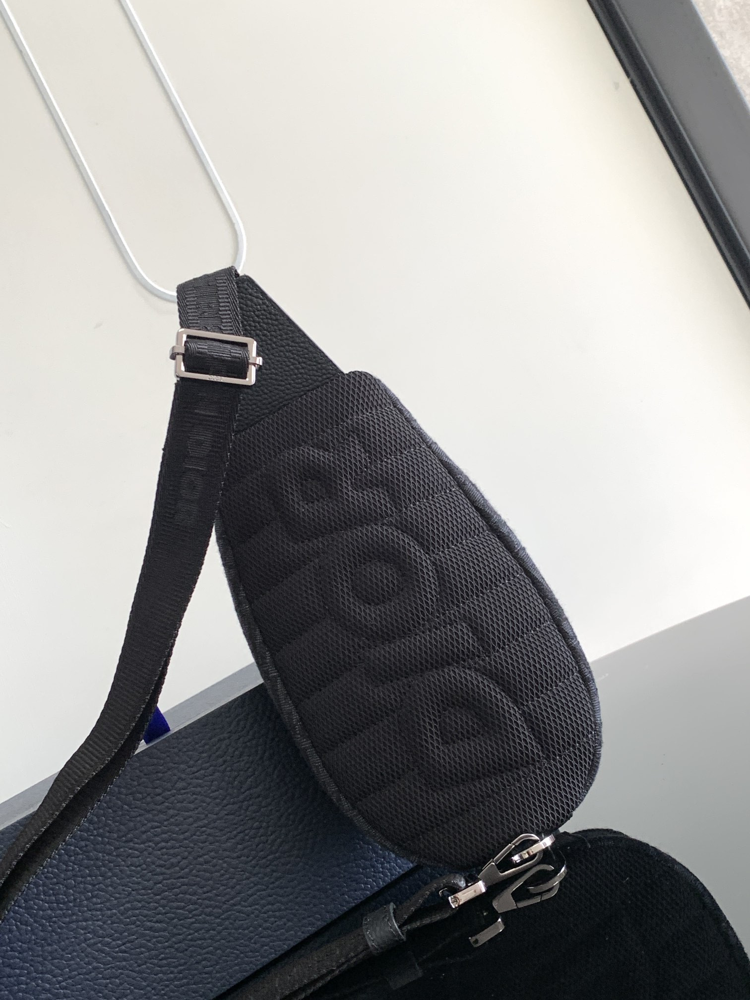 Mini D*0r Scarab Bag 28 x 12.2 x 3.8 cm