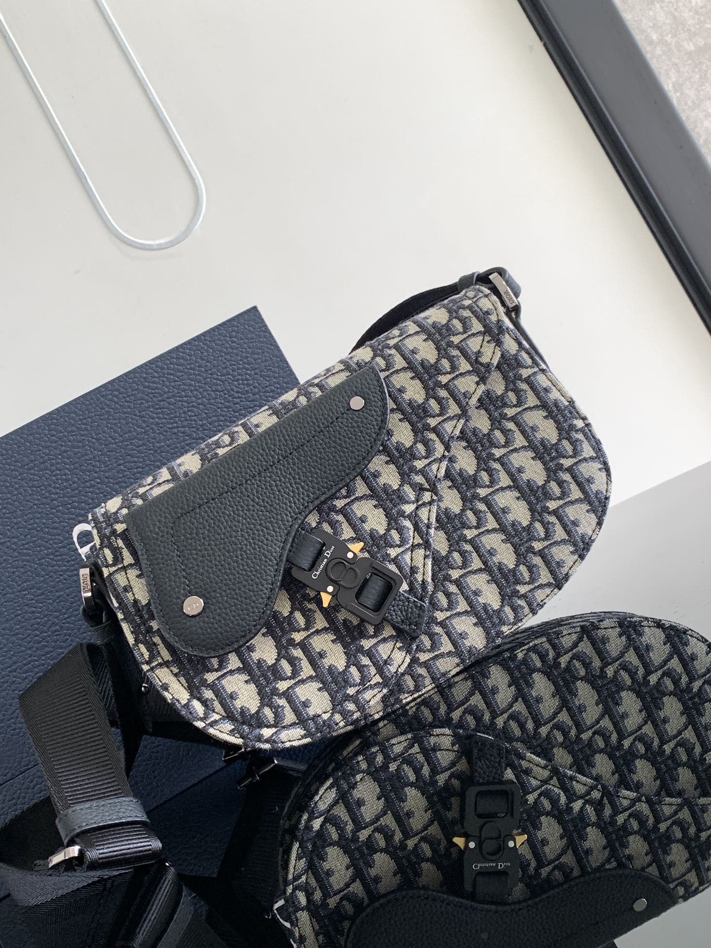 D*0r Saddle Messenger Bag 24 x 16.5 x 5.5 cm