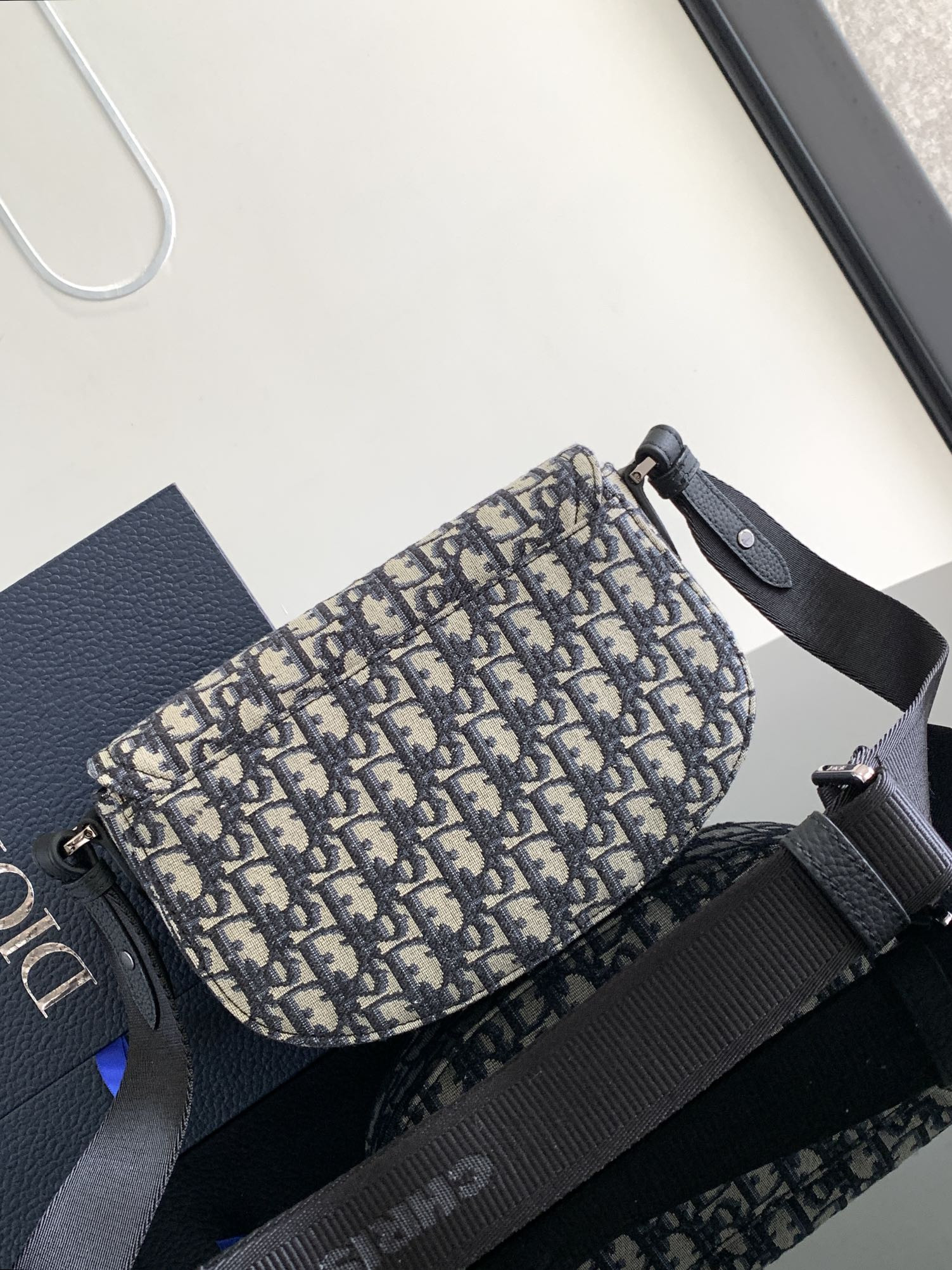 D*0r Saddle Messenger Bag 24 x 16.5 x 5.5 cm