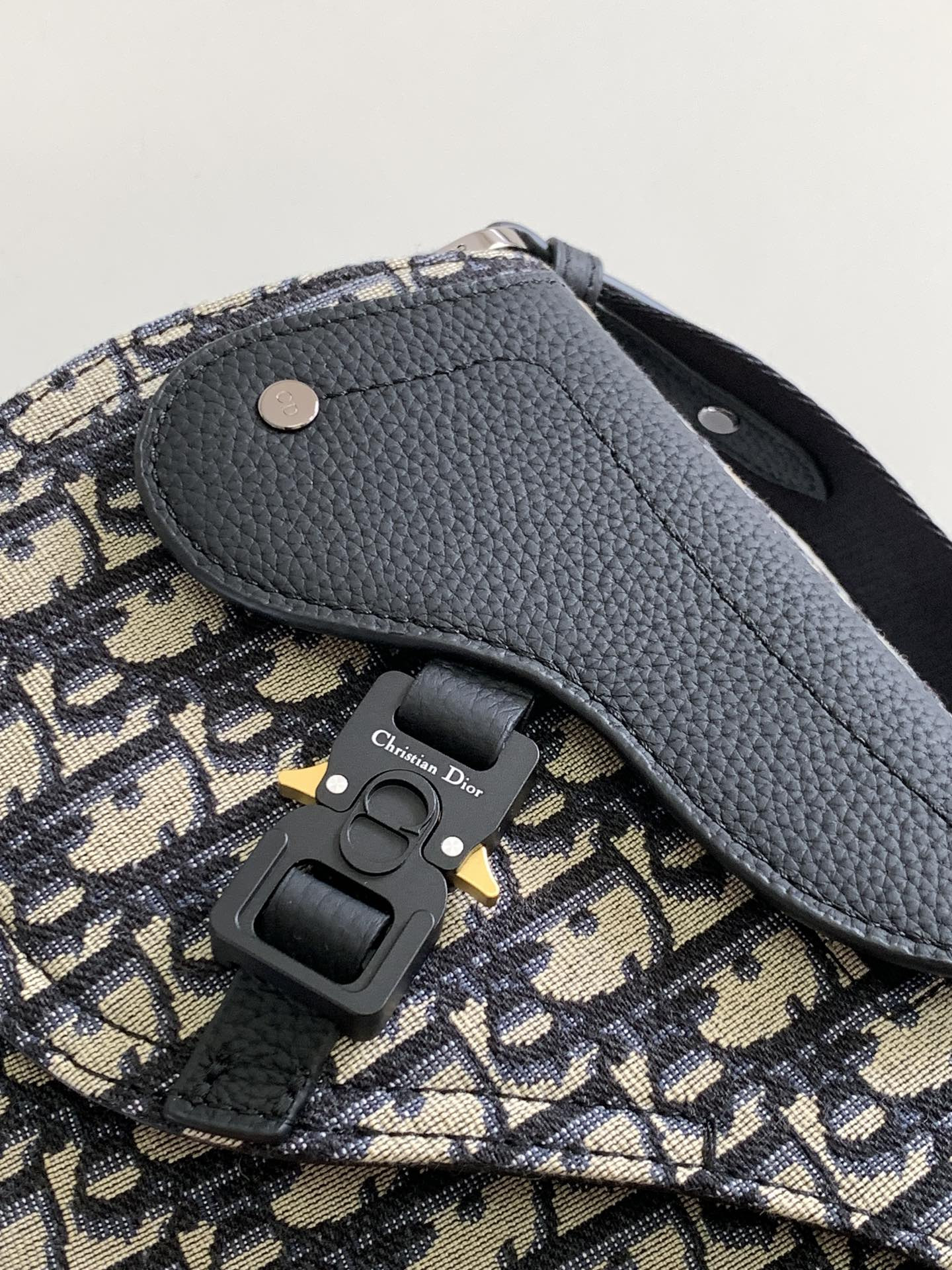 D*0r Saddle Messenger Bag 24 x 16.5 x 5.5 cm