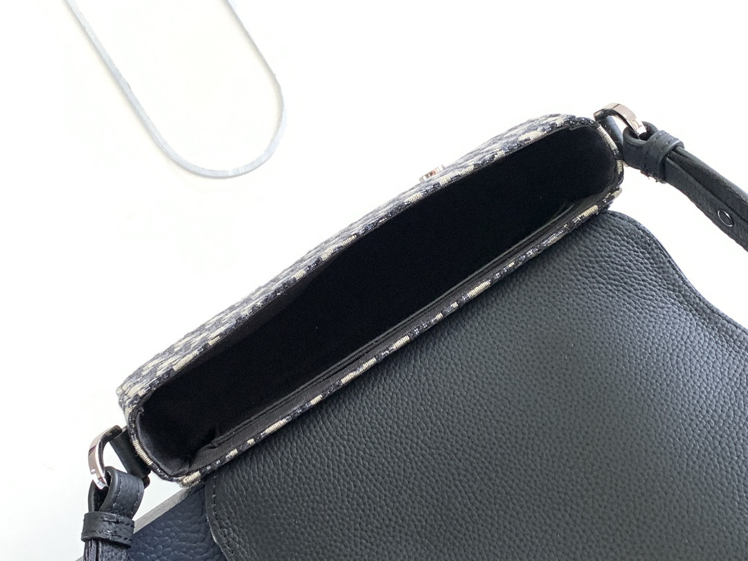 D*0r Saddle Messenger Bag 24 x 16.5 x 5.5 cm