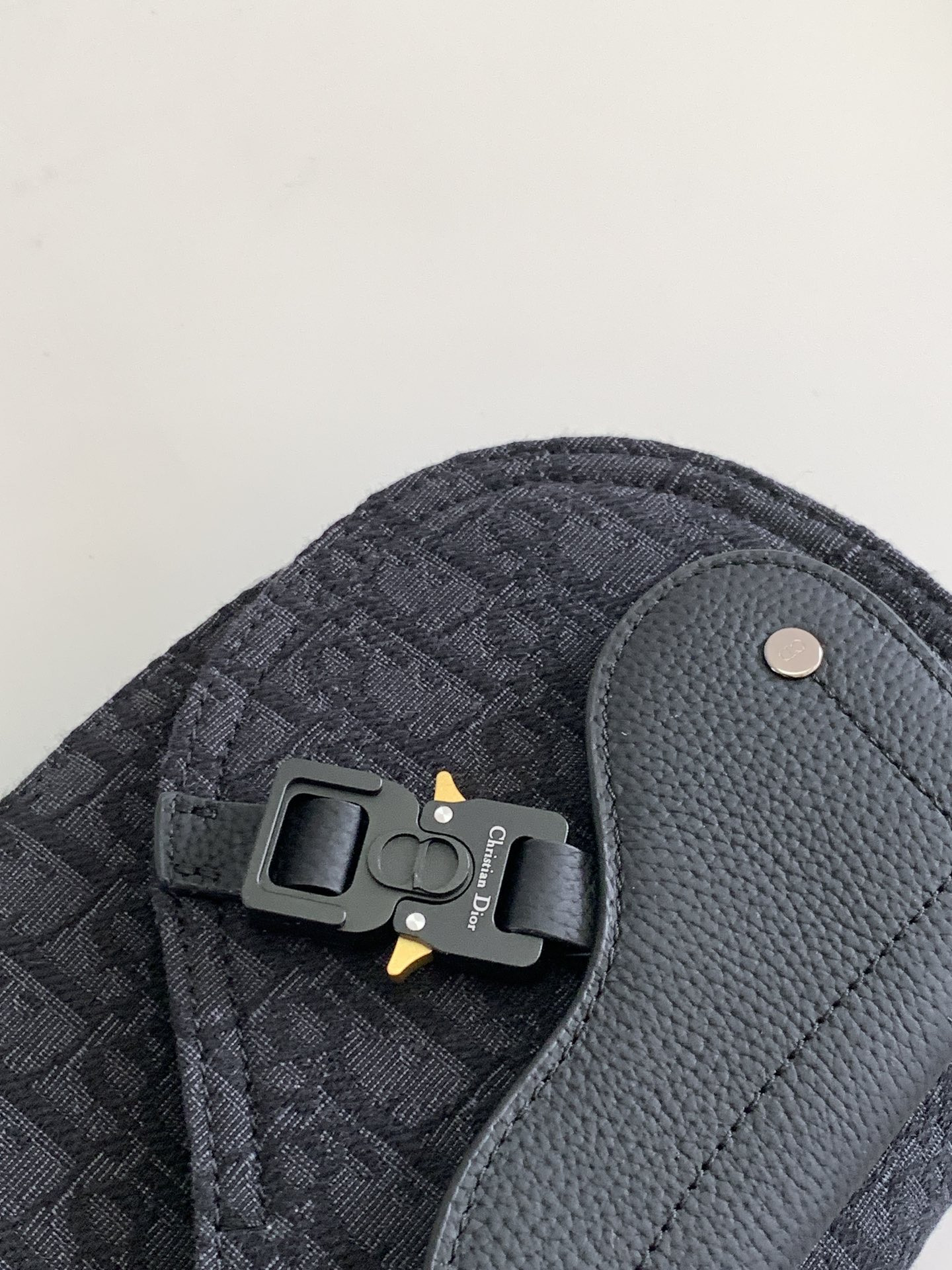 D*0r Saddle Messenger Bag 24 x 16.5 x 5.5 cm