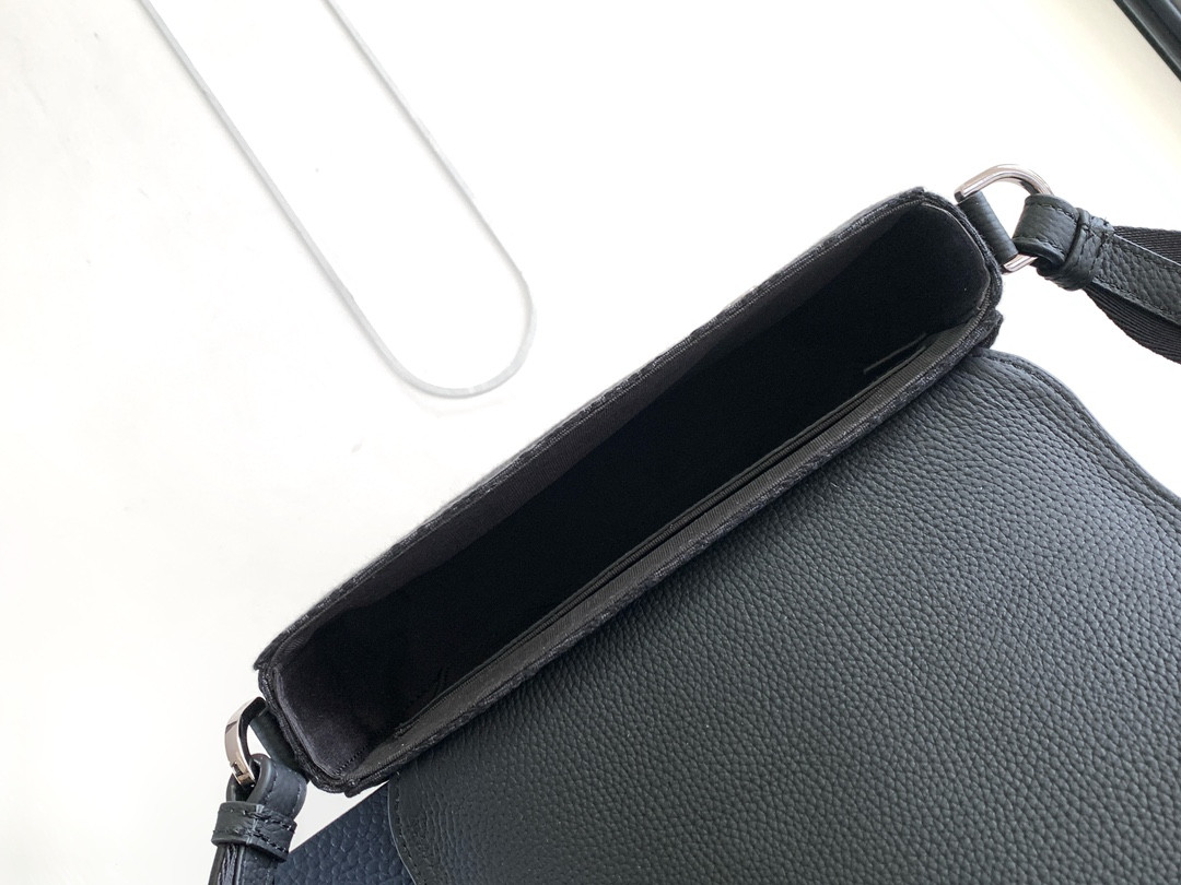 D*0r Saddle Messenger Bag 24 x 16.5 x 5.5 cm