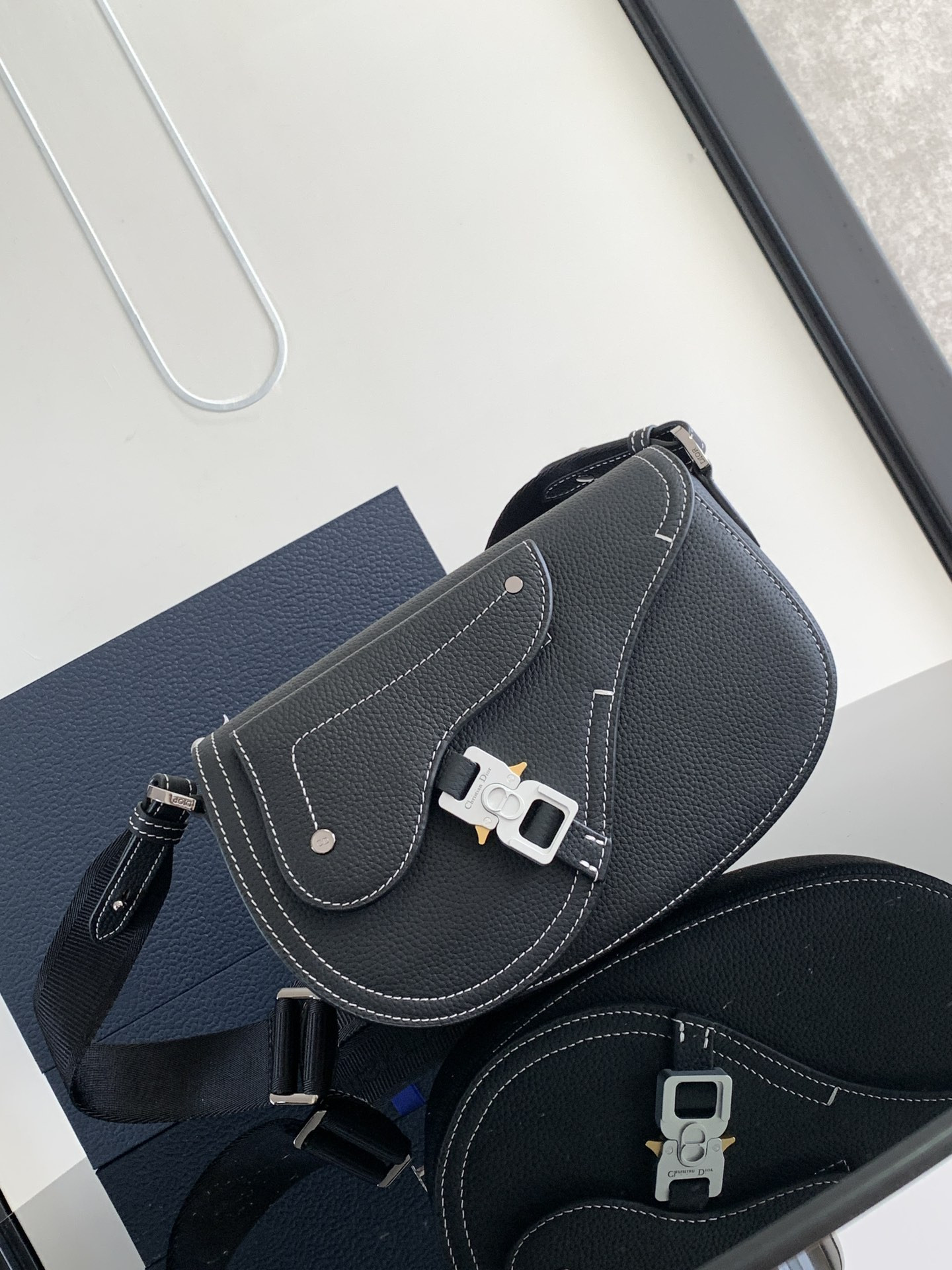 D*0r Saddle Messenger Bag 24 x 16.5 x 5.5 cm