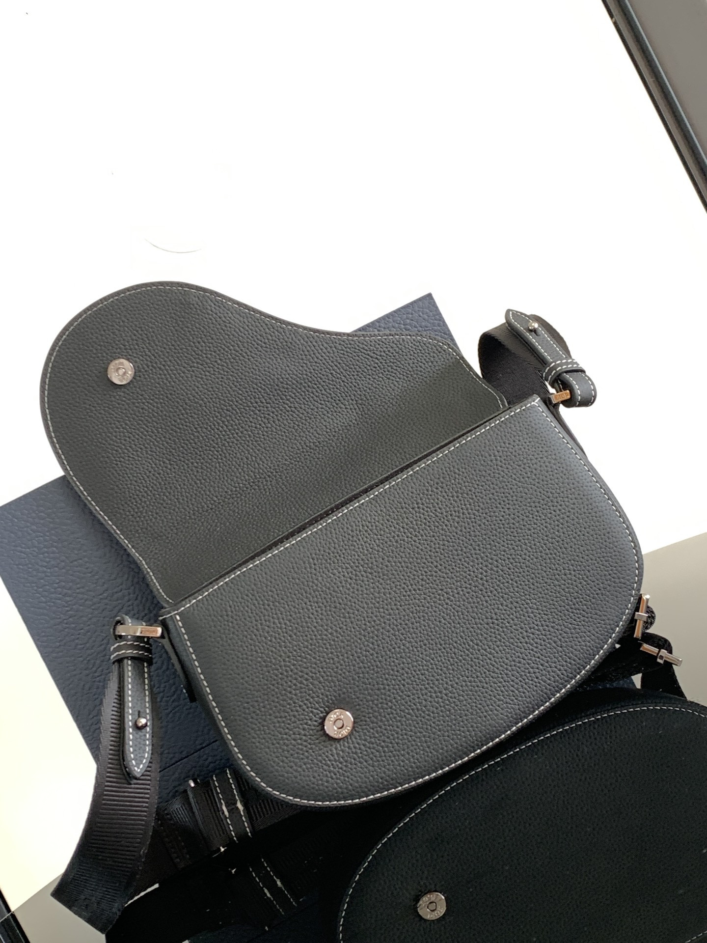 D*0r Saddle Messenger Bag 24 x 16.5 x 5.5 cm