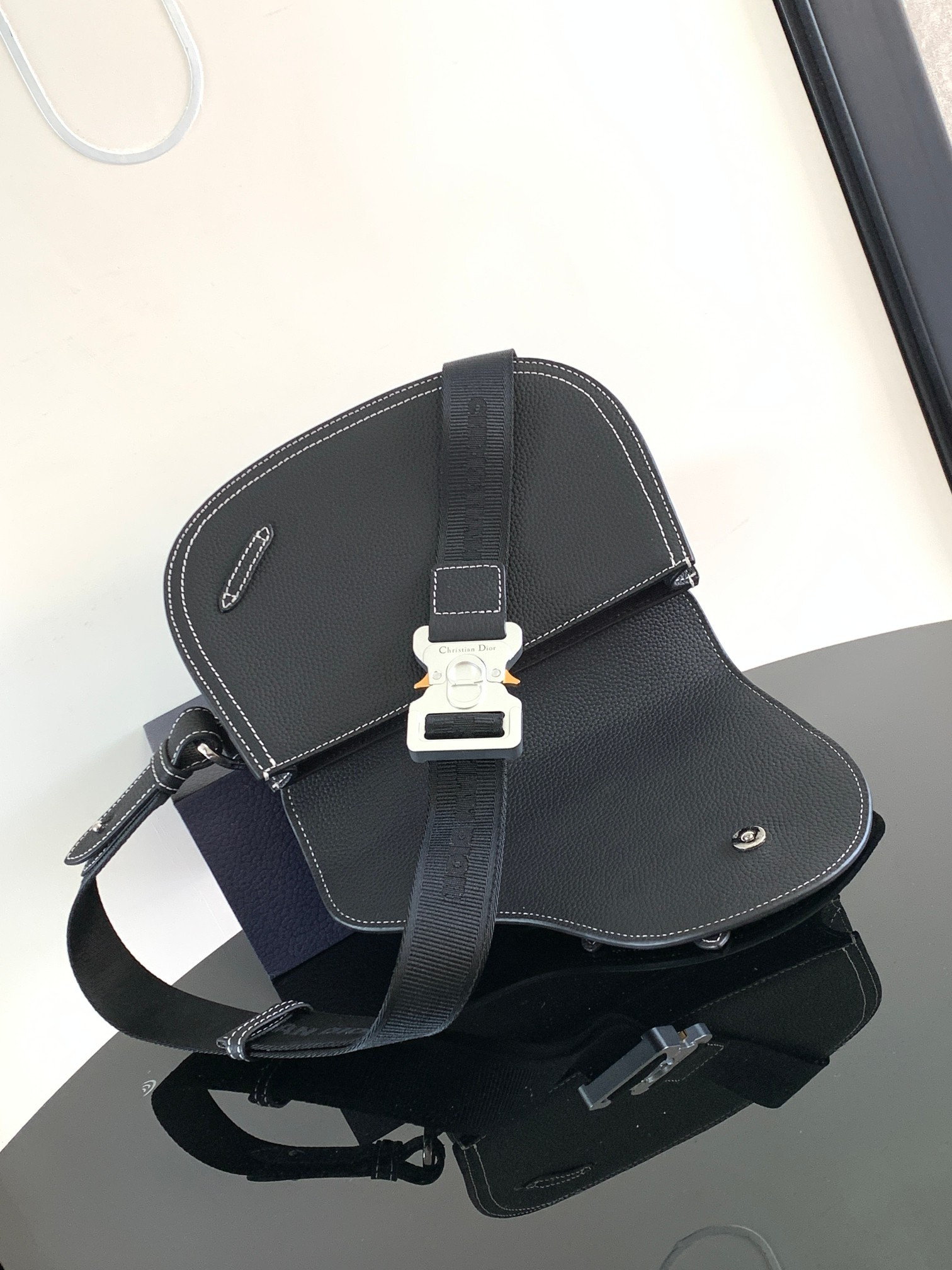 D*0r Saddle Messenger Bag 24 x 16.5 x 5.5 cm