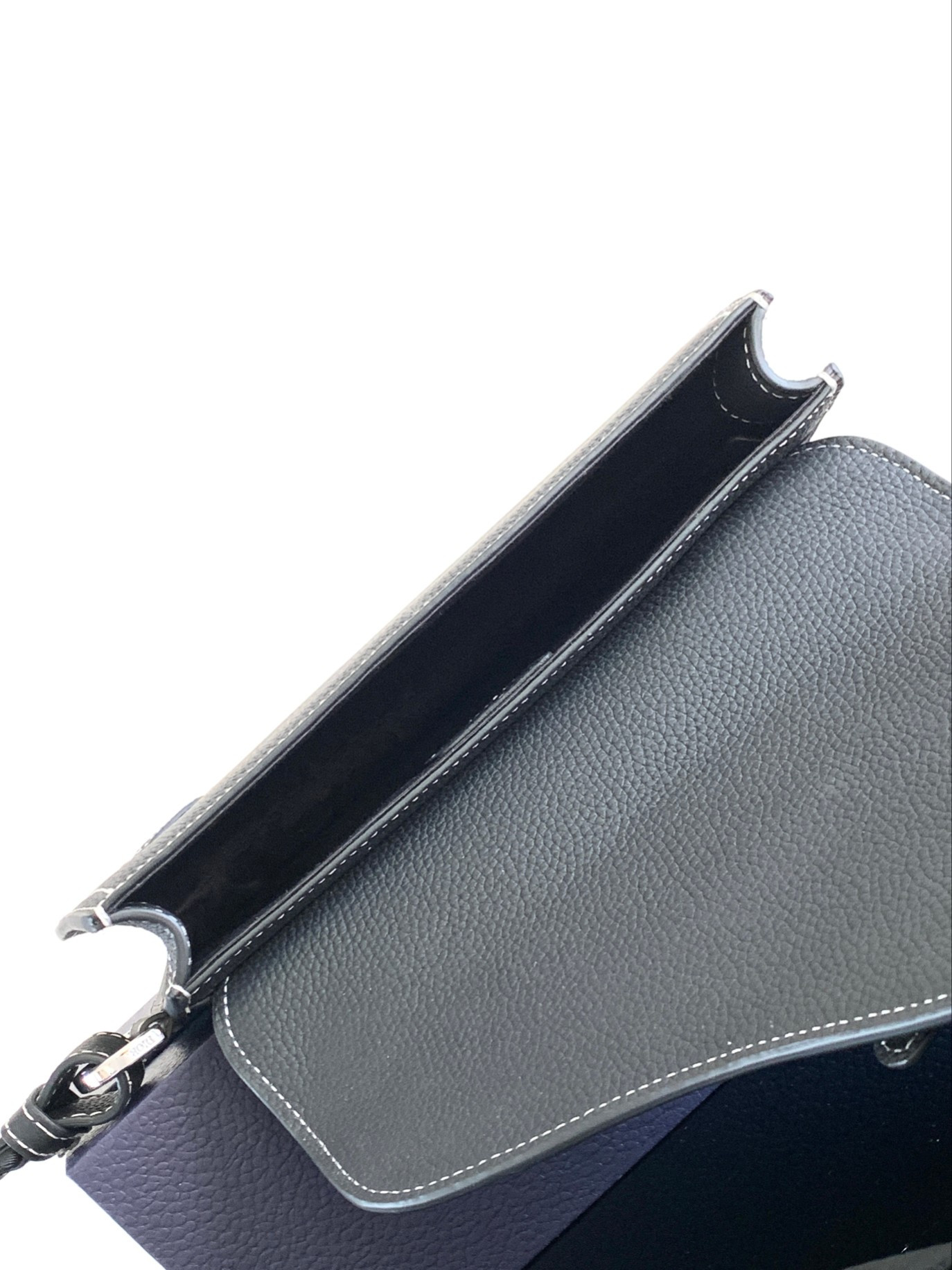 D*0r Saddle Messenger Bag 24 x 16.5 x 5.5 cm