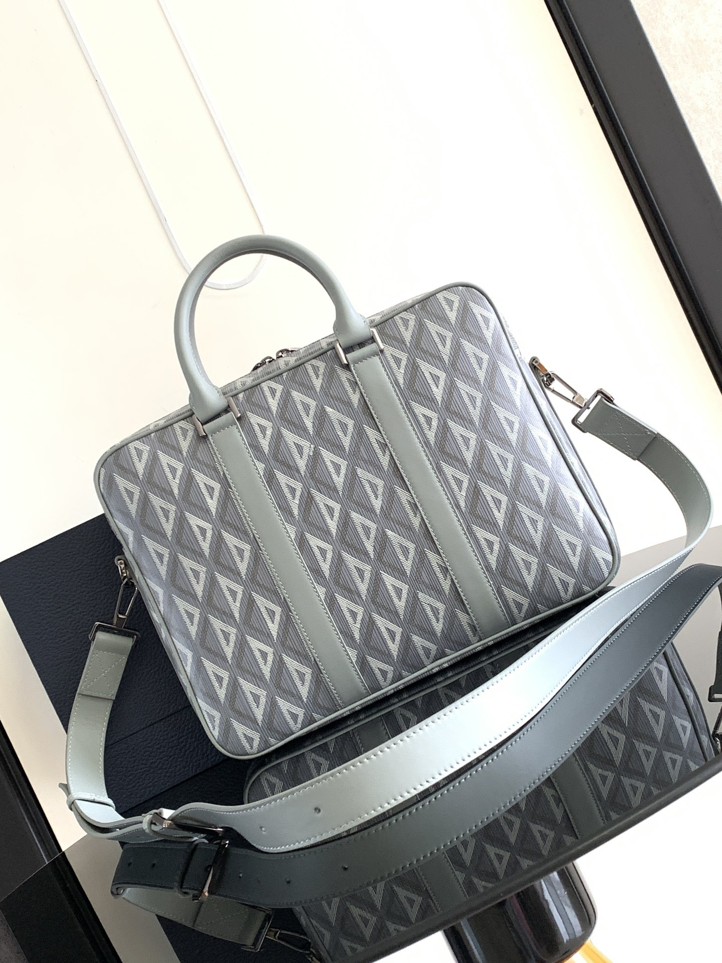 D*0r Zipped Briefcase 37 x 28 x 6 cm