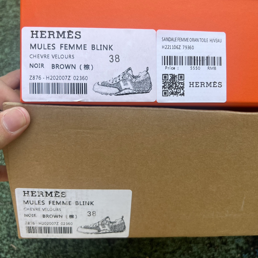 ua H**mes in sneaker
