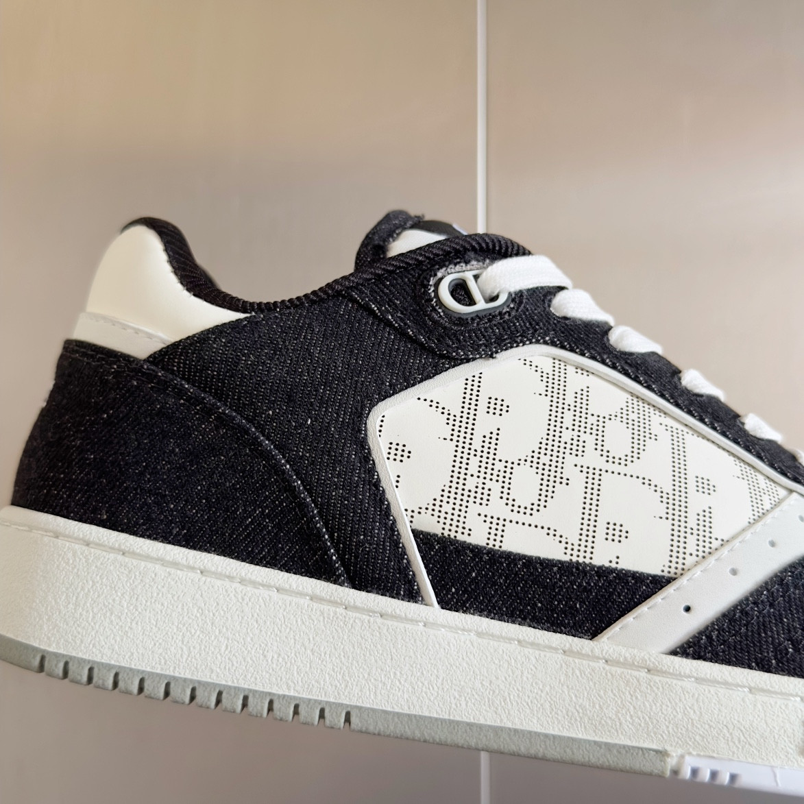 UA D*0r B27 Sneaker