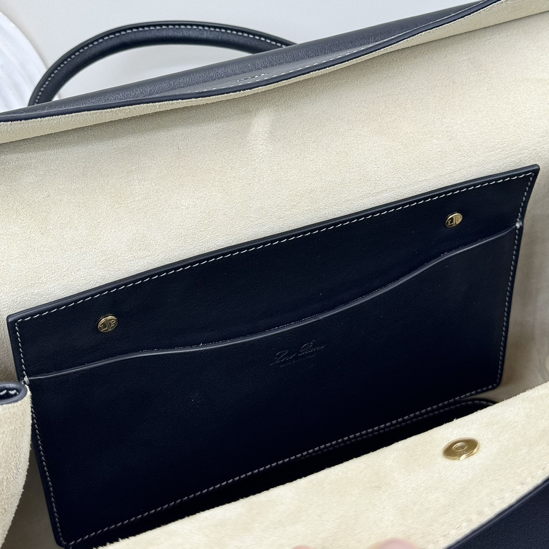 L**o p*ana Loom Bag L32 Black Smooth Calfskin 33 x 23 x 18 cm
