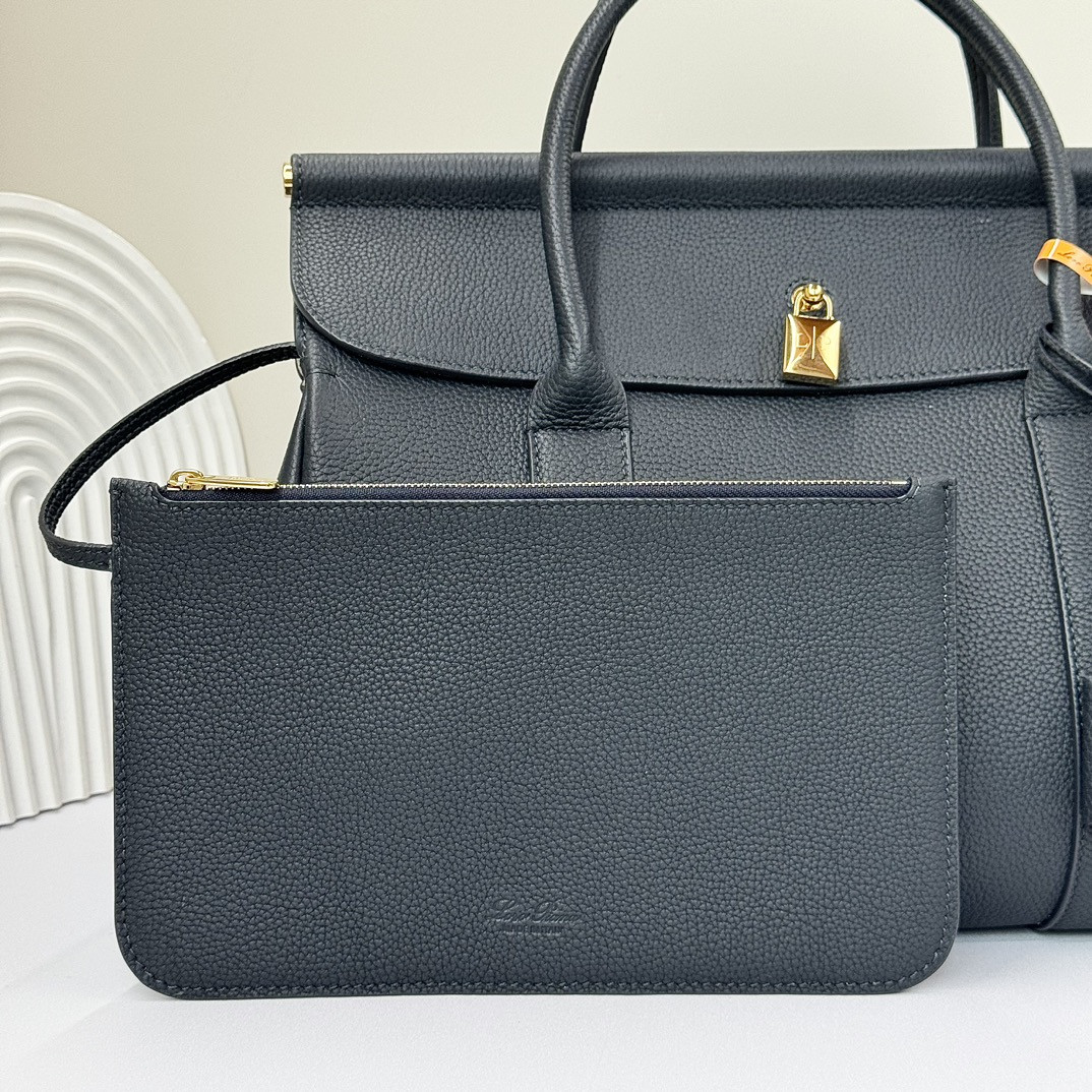 L**o p*ana Loom Bag L32 Grained Calfskin 33 x 23 x 18 cm