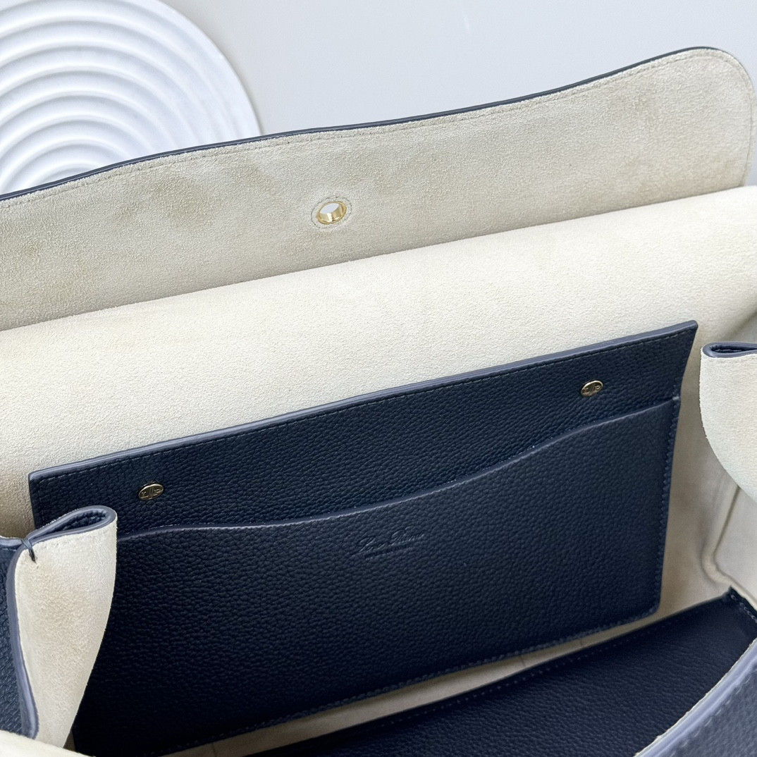 L**o p*ana Loom Bag L32 Grained Calfskin 33 x 23 x 18 cm