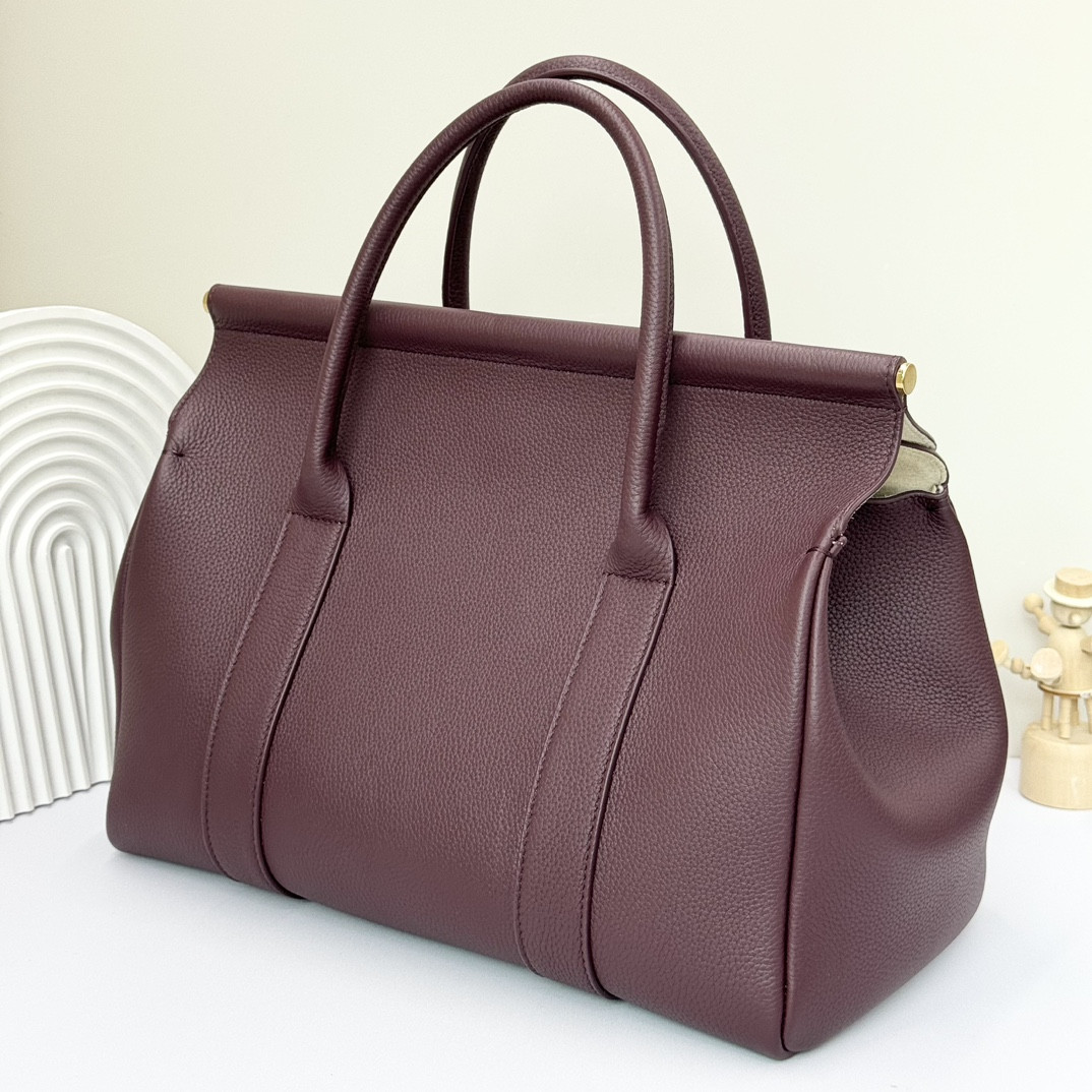 L**o p*ana Loom Bag L32 Grained Calfskin 33 x 23 x 18 cm