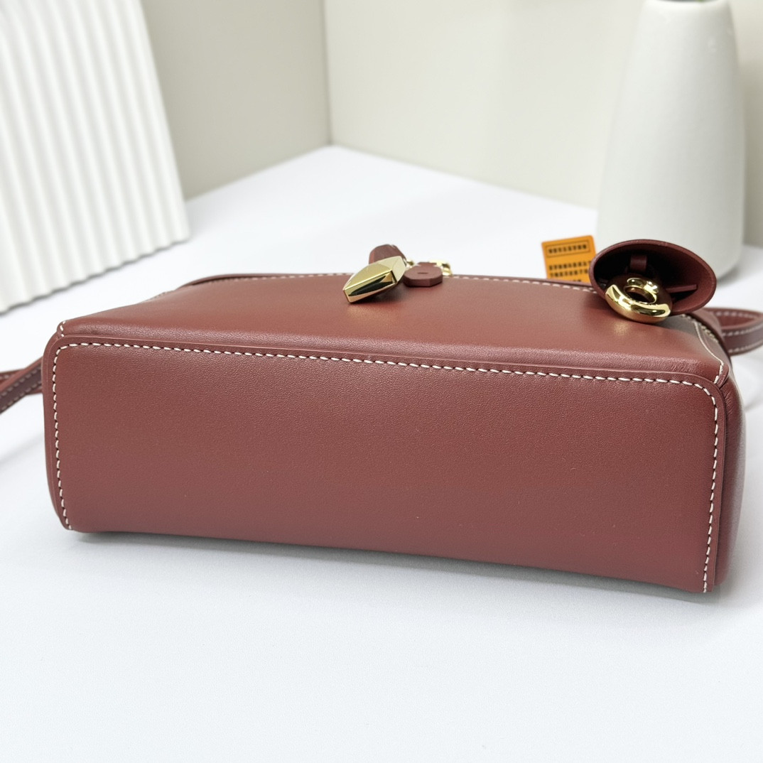 L**o p*ana Extra Pocket L19 Smooth Calfskin 11 x 19 x 6.5 cm