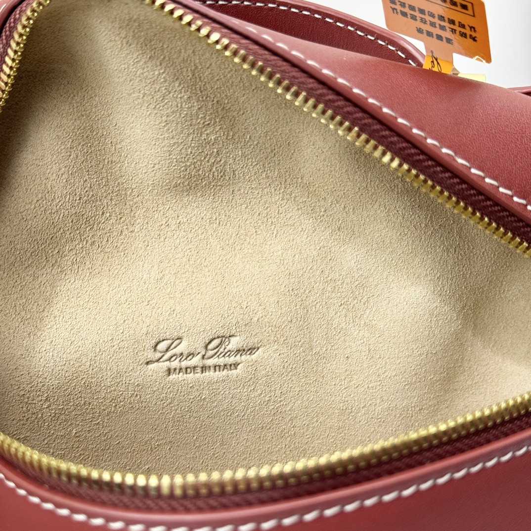 L**o p*ana Extra Pocket L19 Smooth Calfskin 11 x 19 x 6.5 cm