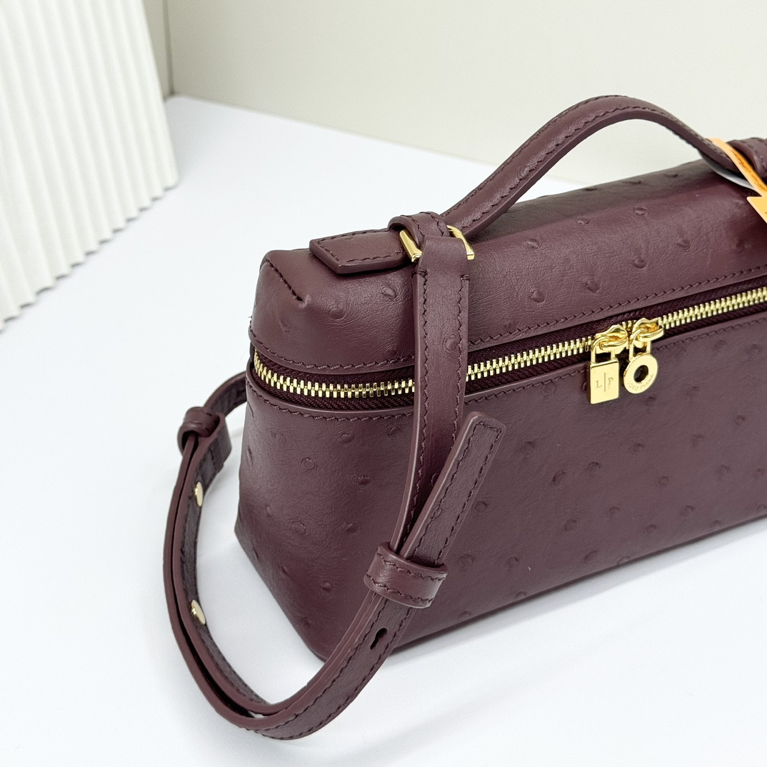 L**o p*ana Extra Pocket L19 Ostrich-grained Leather 11 x 19 x 6.5 cm