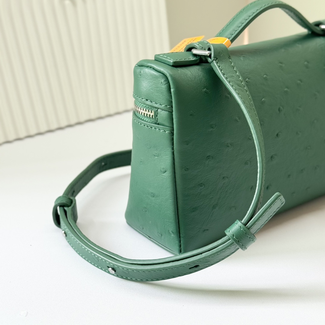 L**o p*ana Extra Pocket L19 Ostrich-grained Leather 11 x 19 x 6.5 cm