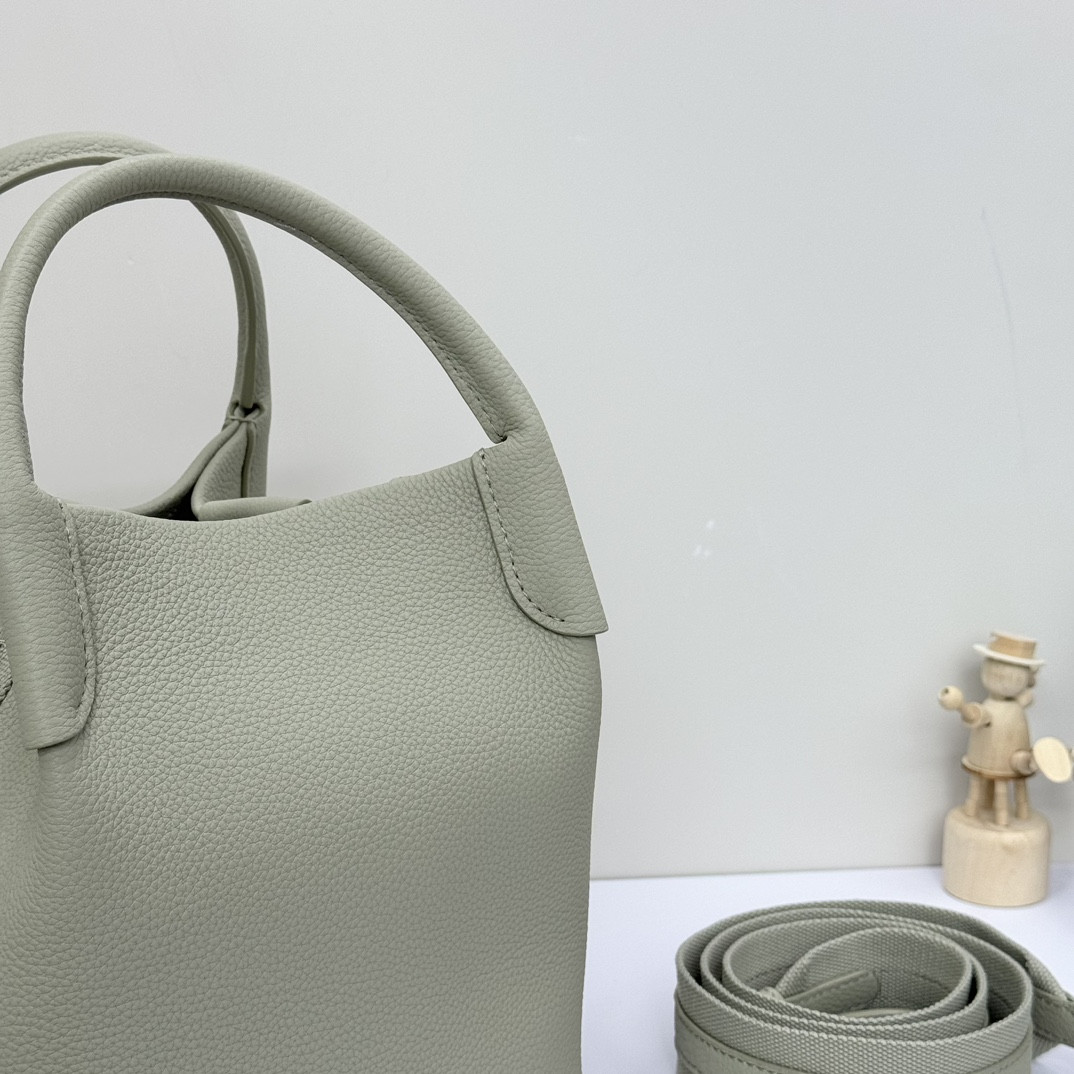 L**o p*ana Small Bale Bag Grained Calfskin 17 x 17 x 21 cm