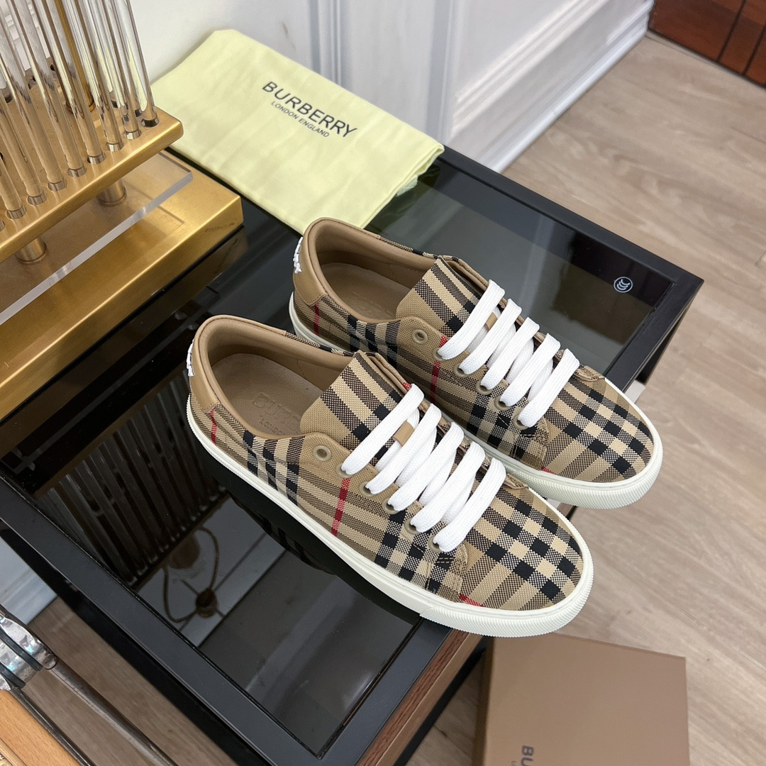 UA B**rry Check Sneakers