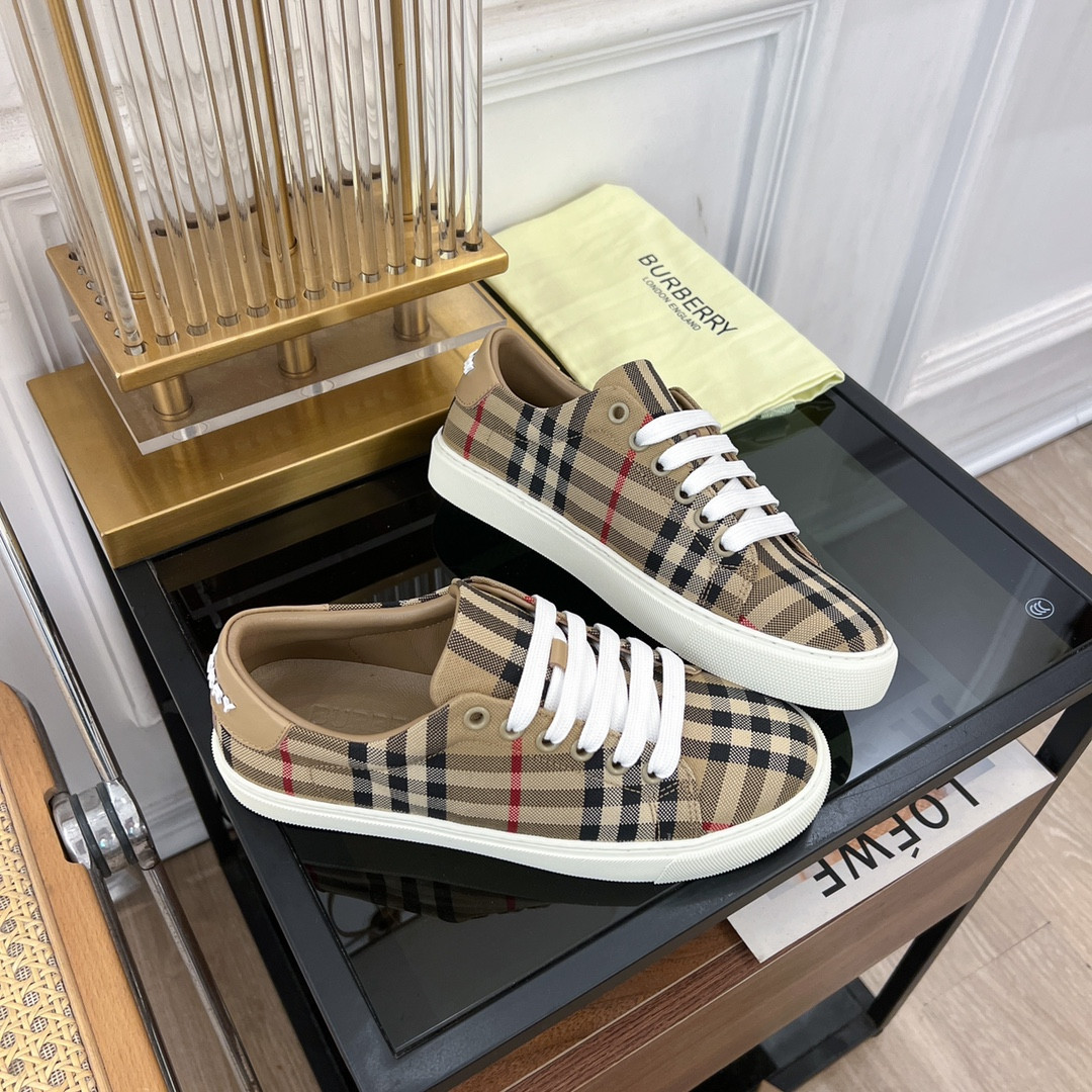UA B**rry Check Sneakers