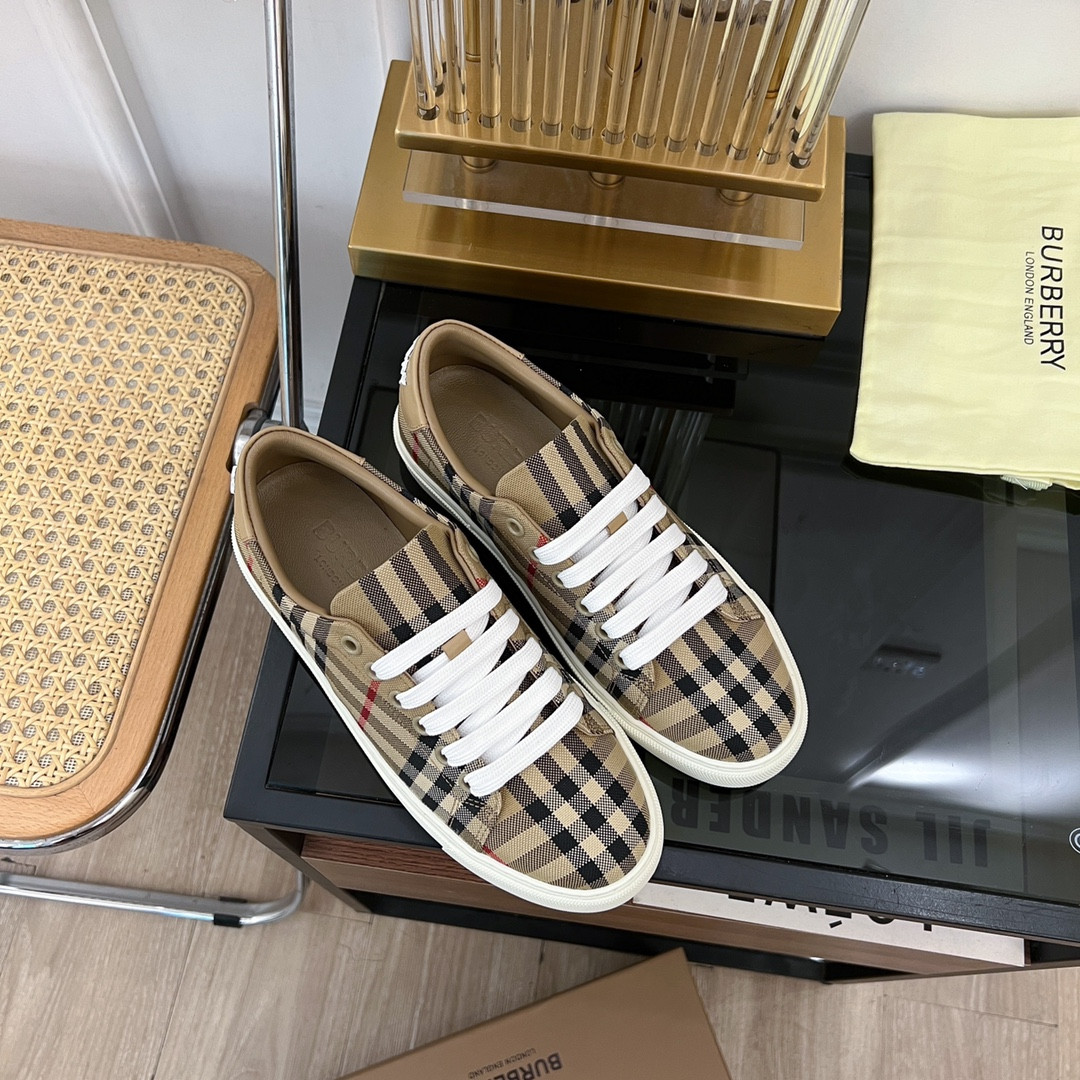 UA B**rry Check Sneakers