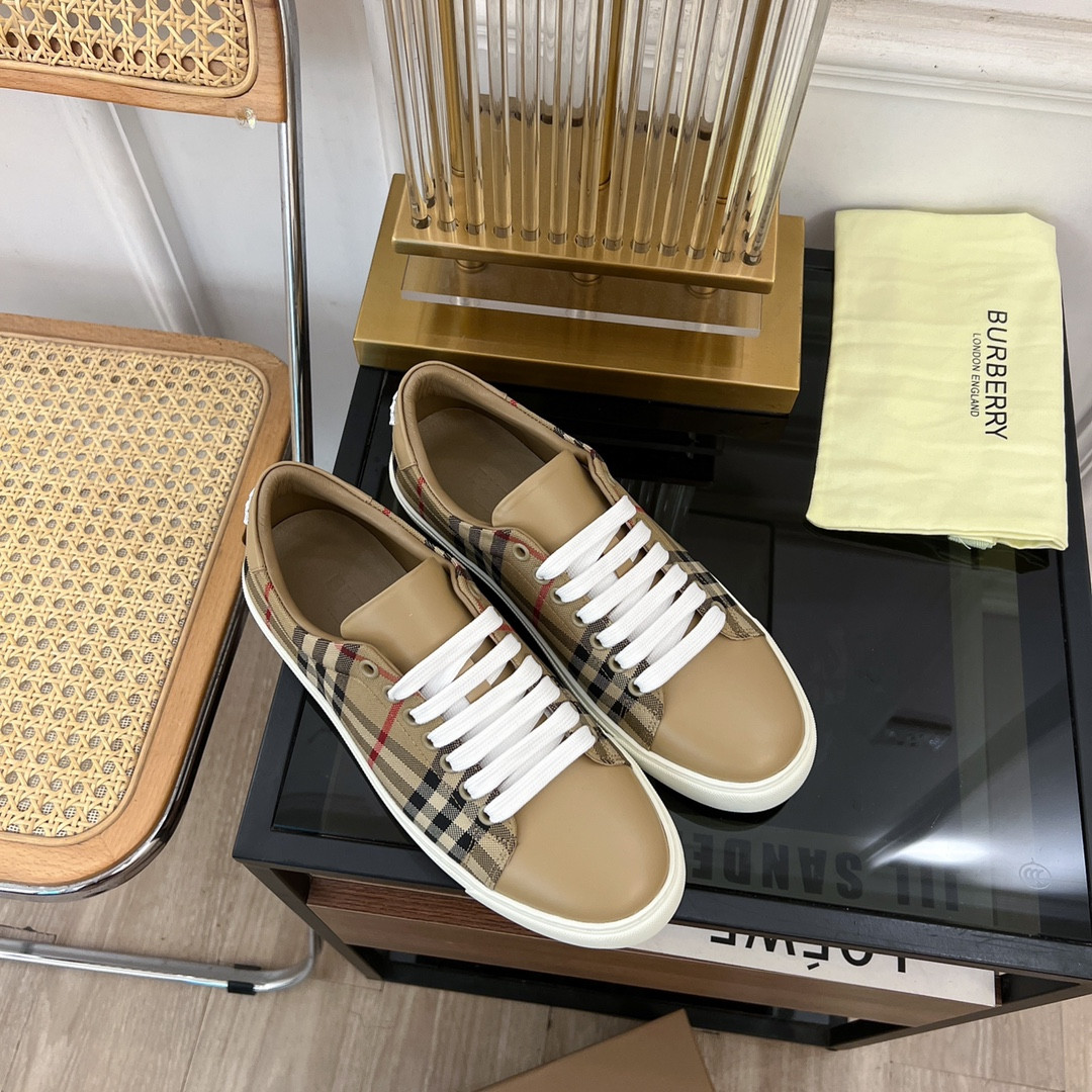 UA B**rry Check Sneakers