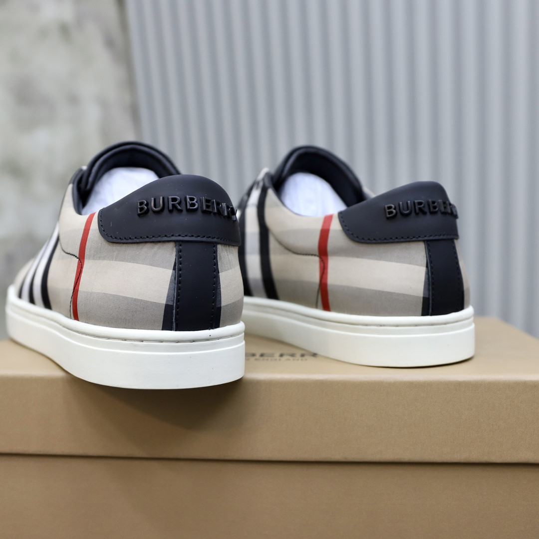 UA B**rry Check Sneakers