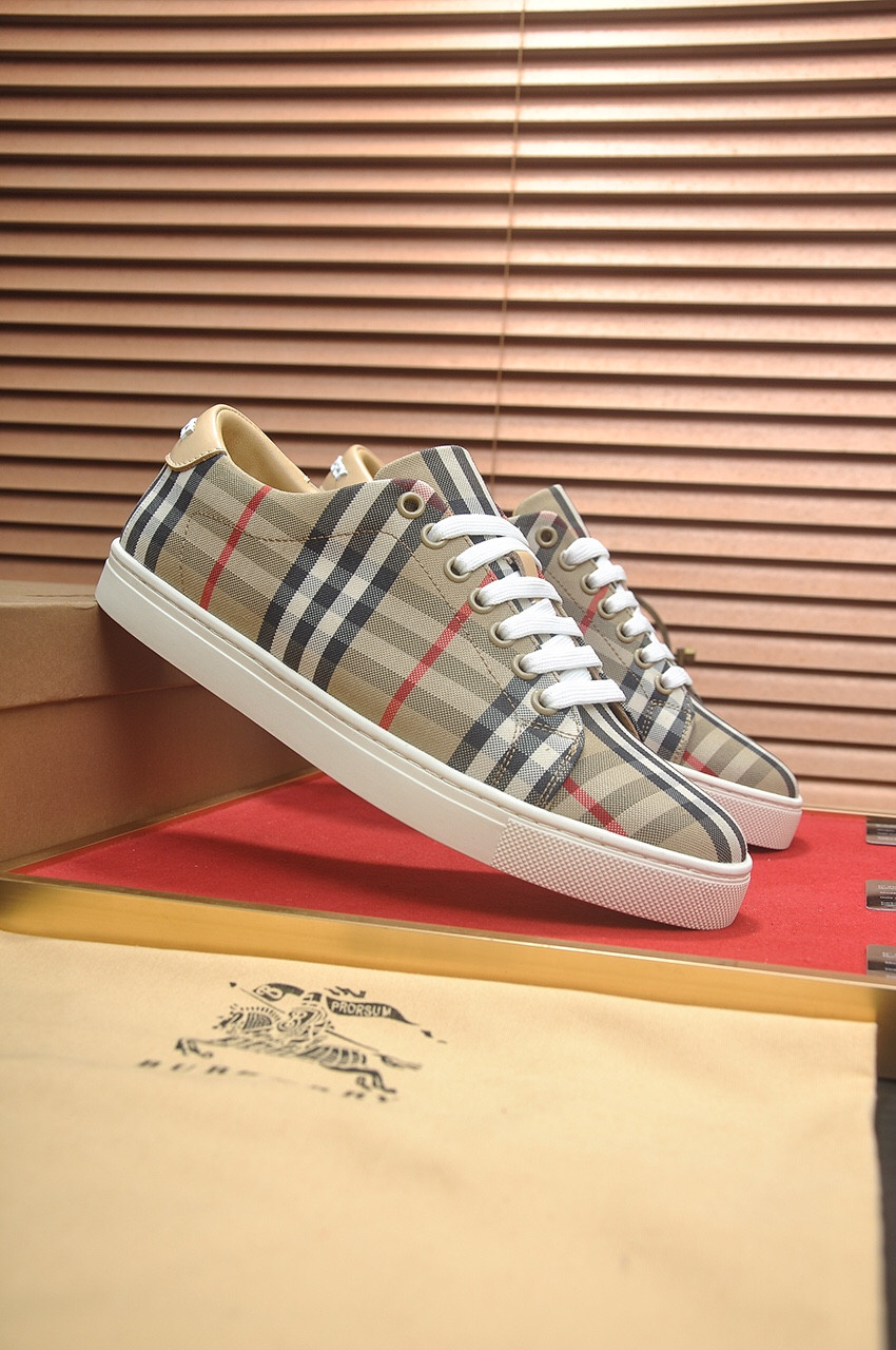 UA B**rry Check Sneakers