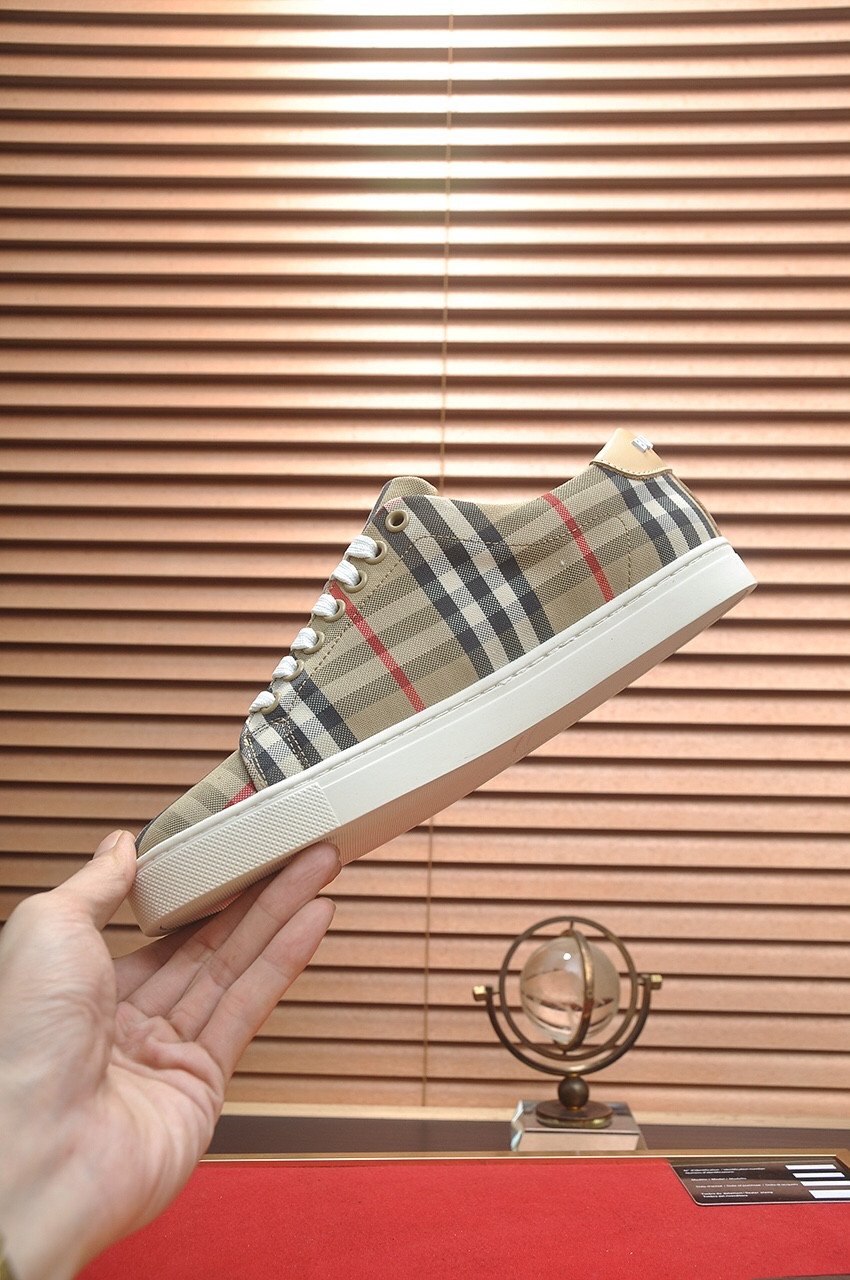 UA B**rry Check Sneakers