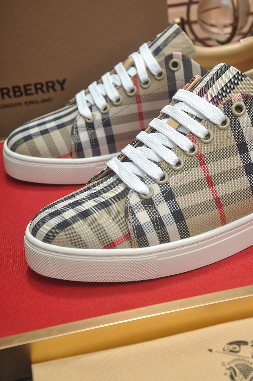 UA B**rry Check Sneakers